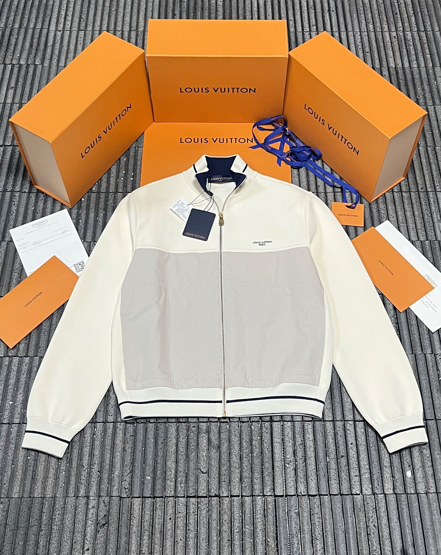 LOUIS VUITTON 26FW刺绣标识混合针织运动衫 ●正品19800购入开发 ●40支双股精疏棉混纺纱线 ●定染