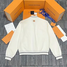 LOUIS VUITTON 26FW刺绣标识混合针织运动衫 ●正品19800购入开发 ●40支双股精疏棉混纺纱线 ●定染 LOUIS VUITTON 26FW刺绣标识混合针织运动衫 ●正品19800购入开发 ●40支双股精疏棉混纺纱线 ●定染
