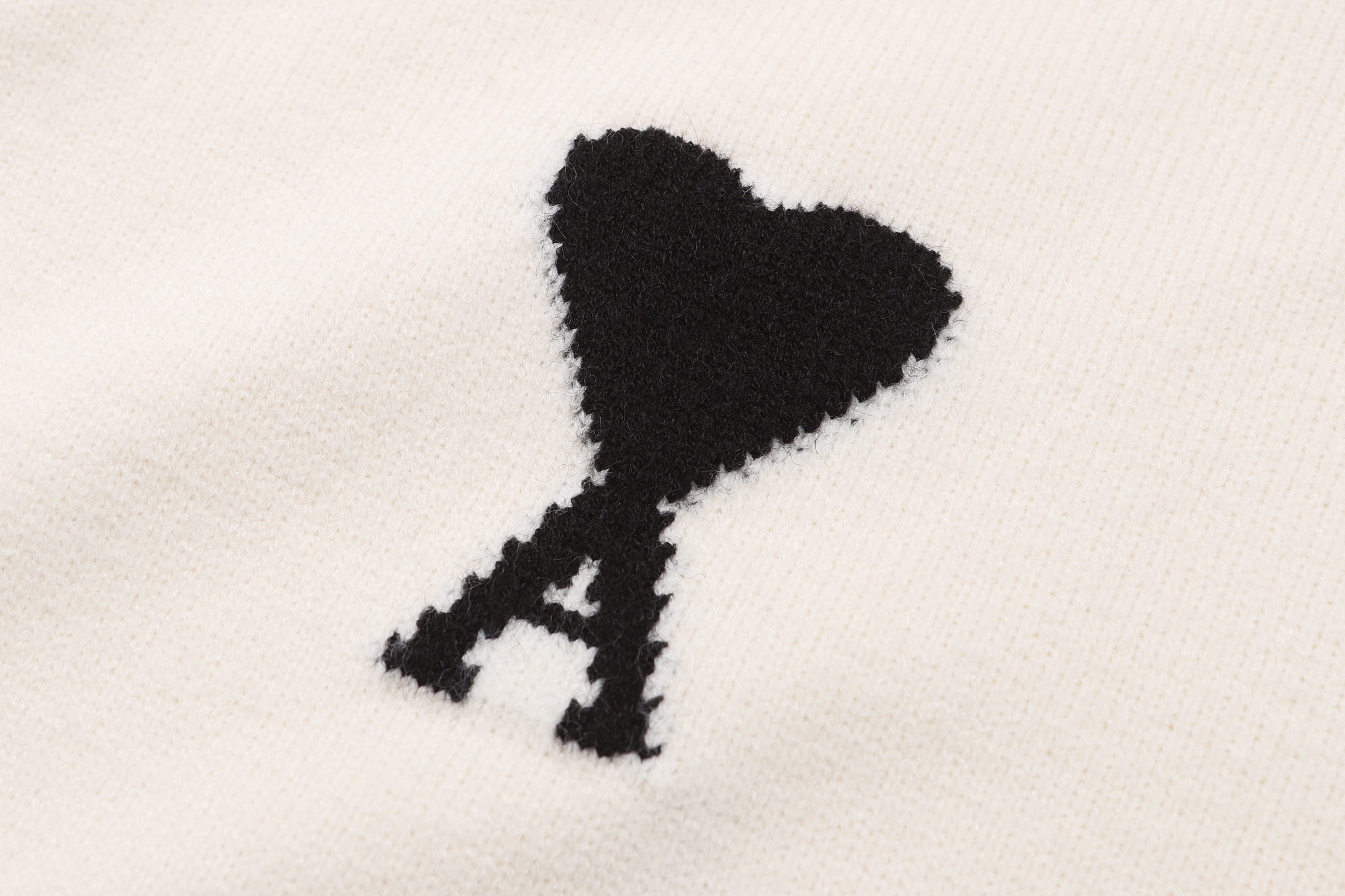 Ami Paris 26FW羊毛爱心Logo标识毛衣Polo衫 ●正品4900购入开发 ●超级羊驼毛混纺纱线 ●采用进口