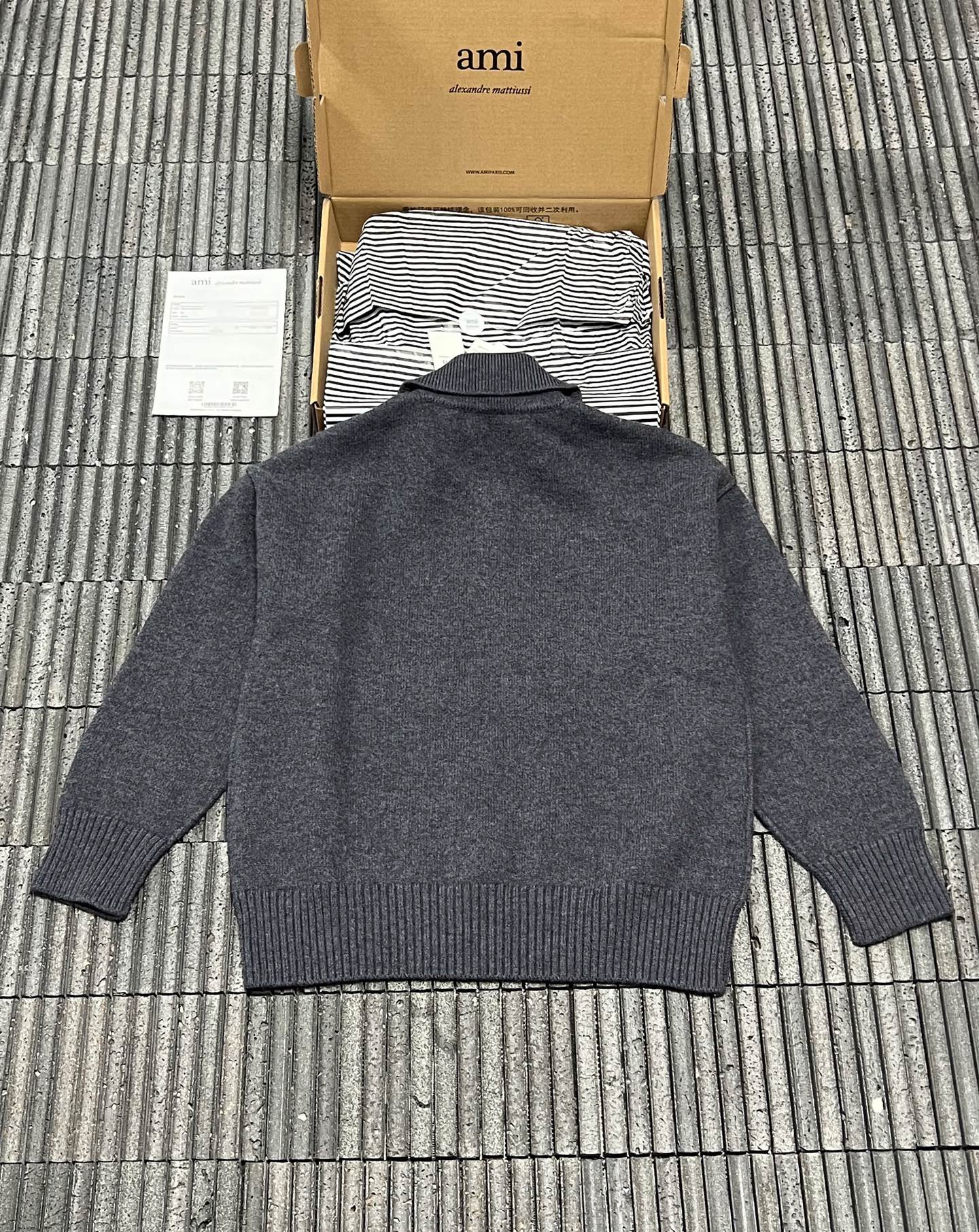 Ami Paris 26FW羊毛爱心Logo标识毛衣Polo衫 ●正品4900购入开发 ●超级羊驼毛混纺纱线 ●采用进口