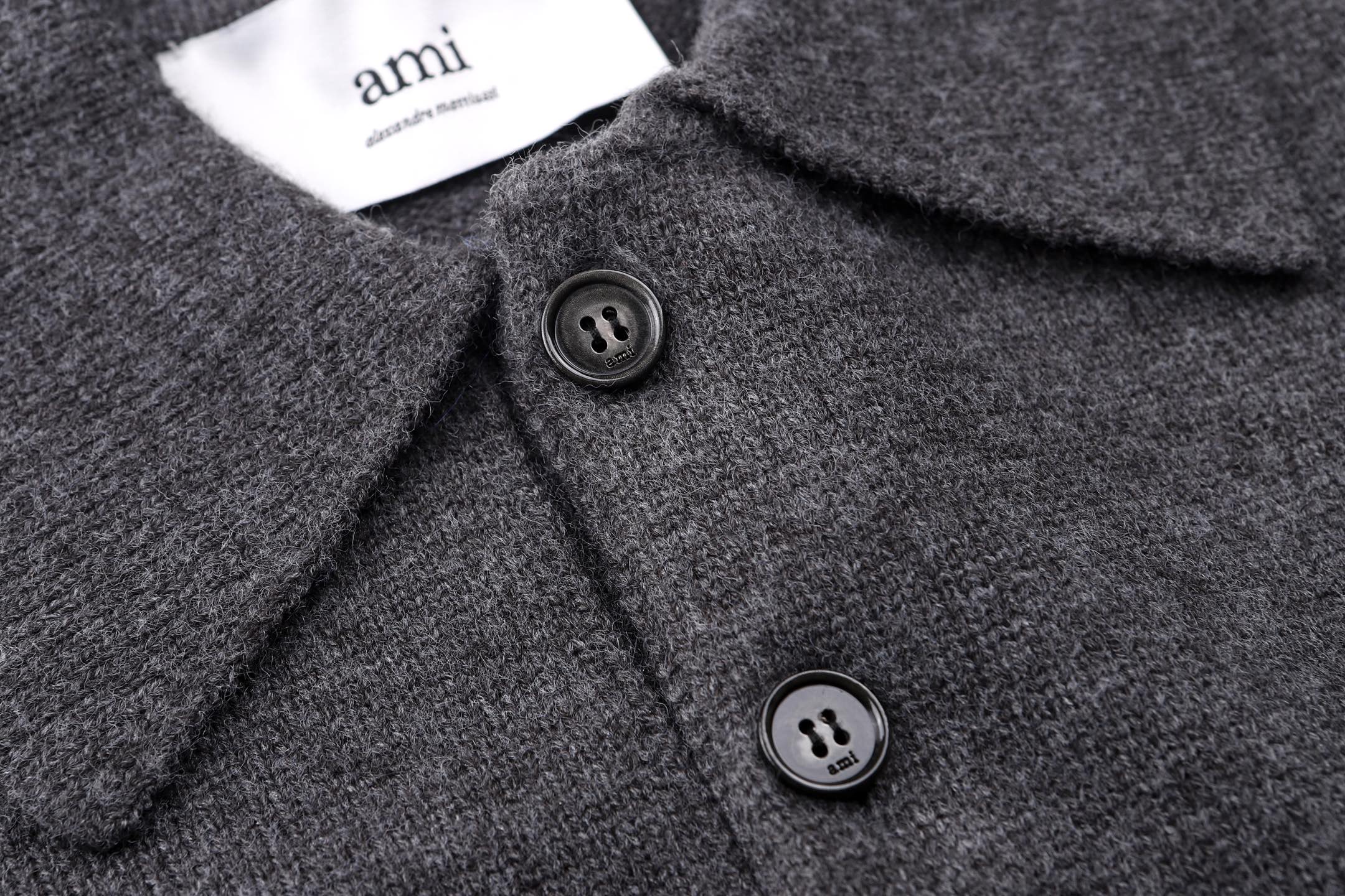 Ami Paris 26FW羊毛爱心Logo标识毛衣Polo衫 ●正品4900购入开发 ●超级羊驼毛混纺纱线 ●采用进口