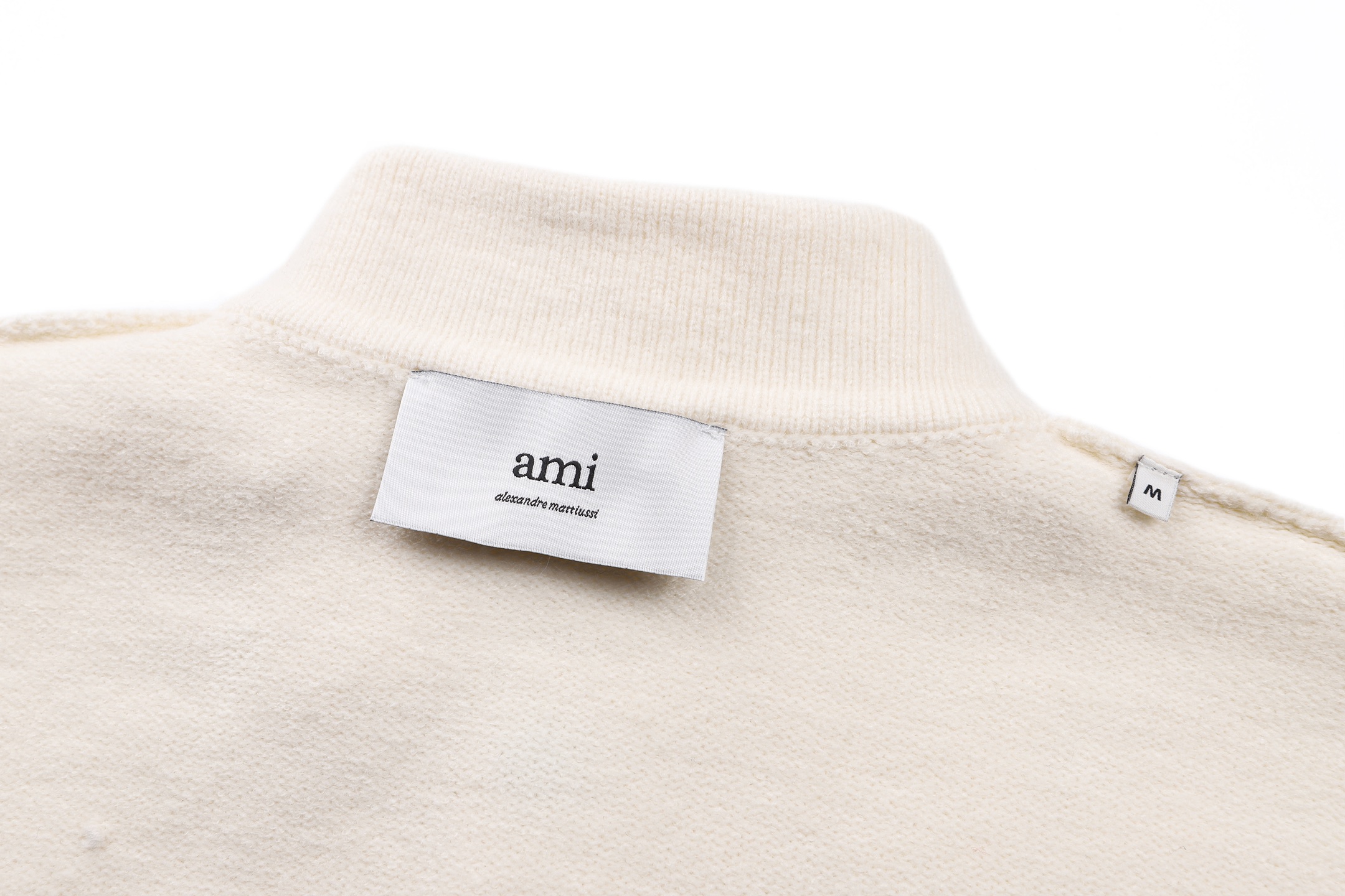 Ami Paris 26FW羊毛爱心Logo标识毛衣Polo衫 ●正品4900购入开发 ●超级羊驼毛混纺纱线 ●采用进口