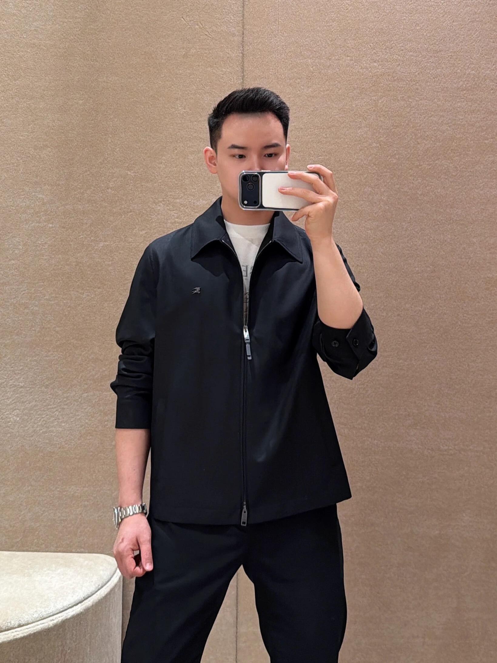 BURBERRY 26SS刺绣徽标Bloomsbury运动外套 ●正品18200购入开发 ●羊毛人棉混纺西装面料310克