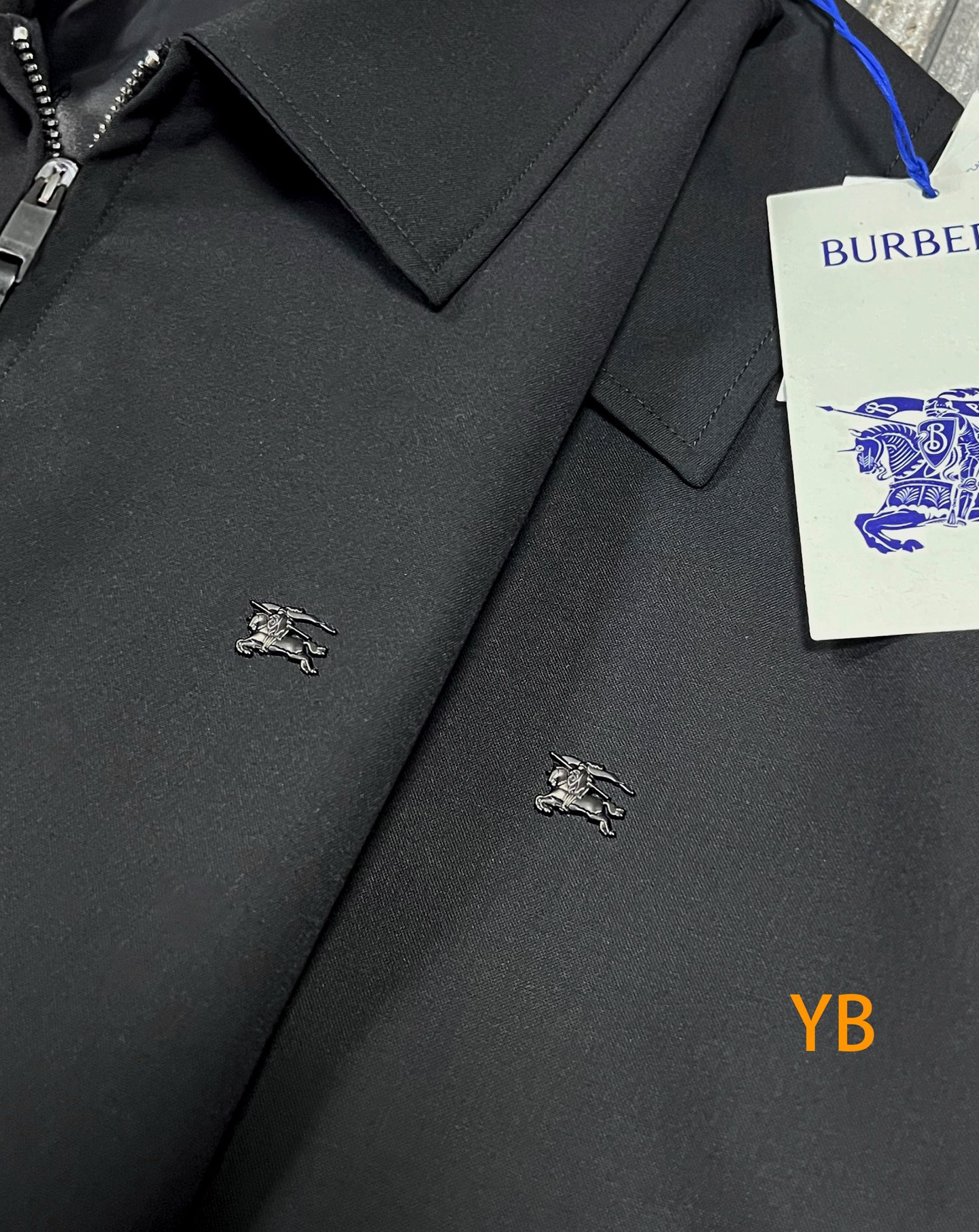 BURBERRY 26SS刺绣徽标Bloomsbury运动外套 ●正品18200购入开发 ●羊毛人棉混纺西装面料310克