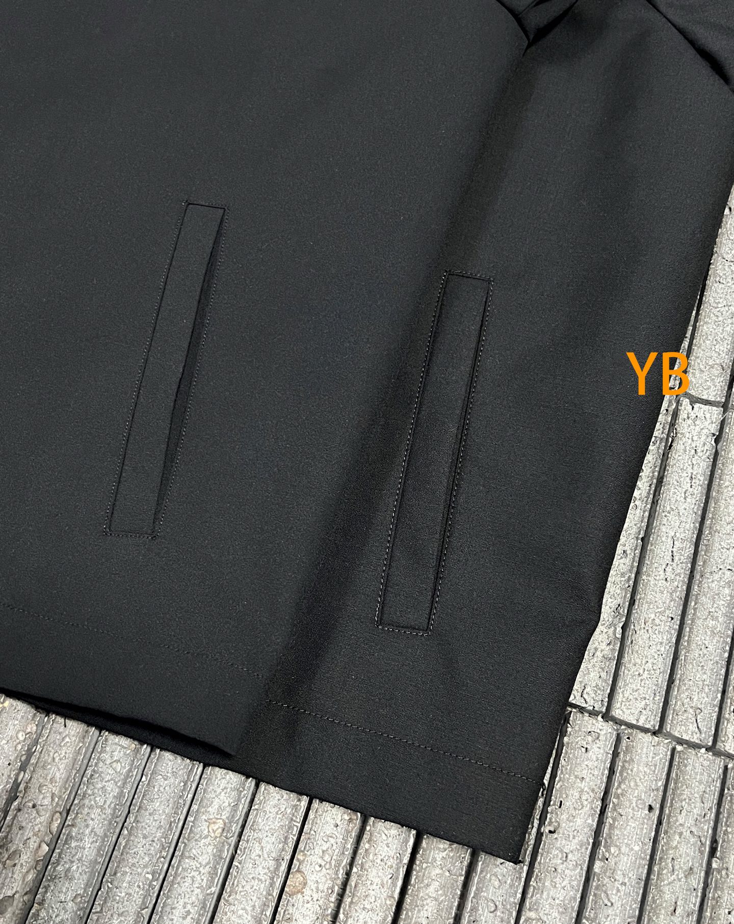 BURBERRY 26SS刺绣徽标Bloomsbury运动外套 ●正品18200购入开发 ●羊毛人棉混纺西装面料310克