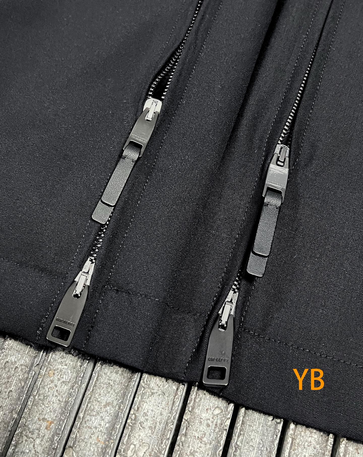 BURBERRY 26SS刺绣徽标Bloomsbury运动外套 ●正品18200购入开发 ●羊毛人棉混纺西装面料310克