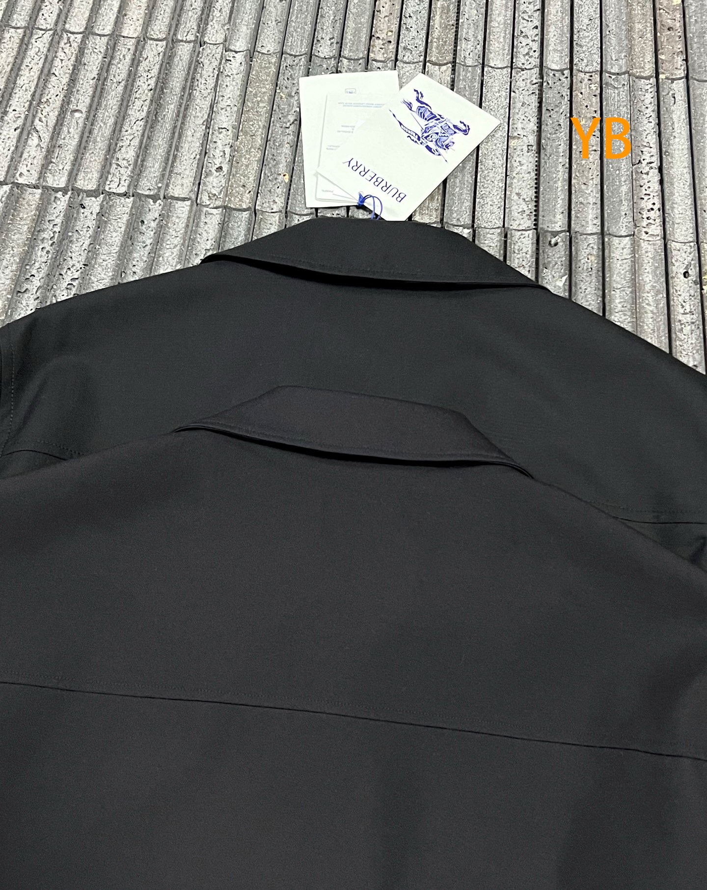 BURBERRY 26SS刺绣徽标Bloomsbury运动外套 ●正品18200购入开发 ●羊毛人棉混纺西装面料310克