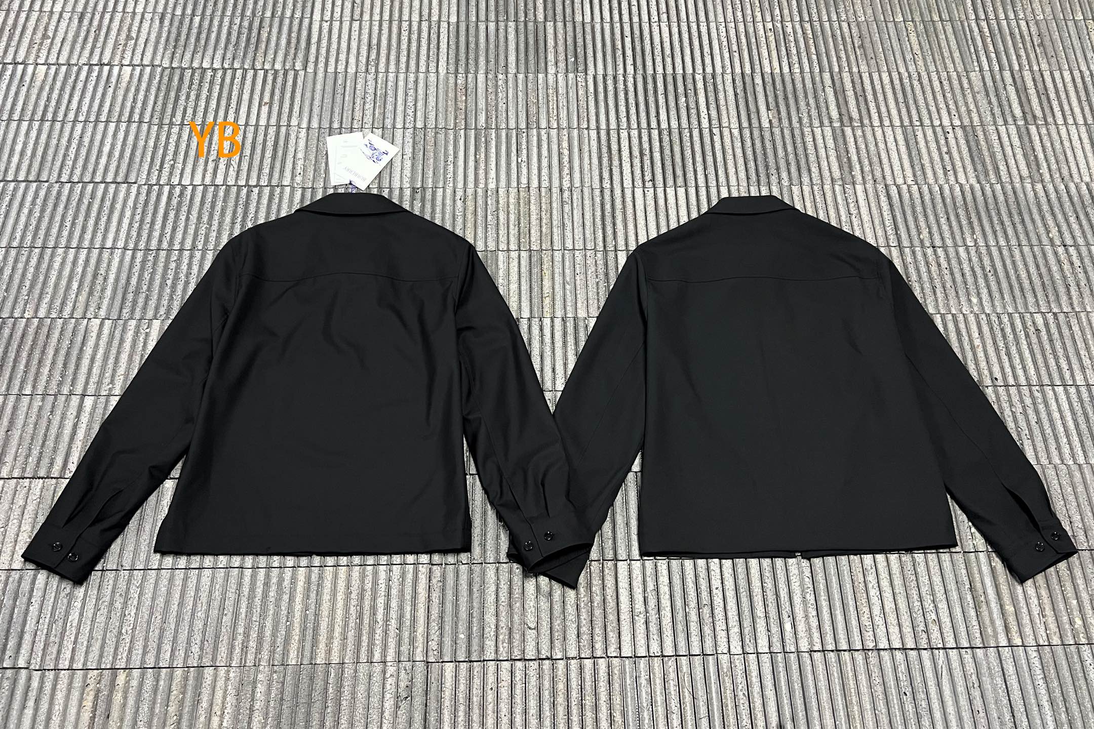 BURBERRY 26SS刺绣徽标Bloomsbury运动外套 ●正品18200购入开发 ●羊毛人棉混纺西装面料310克