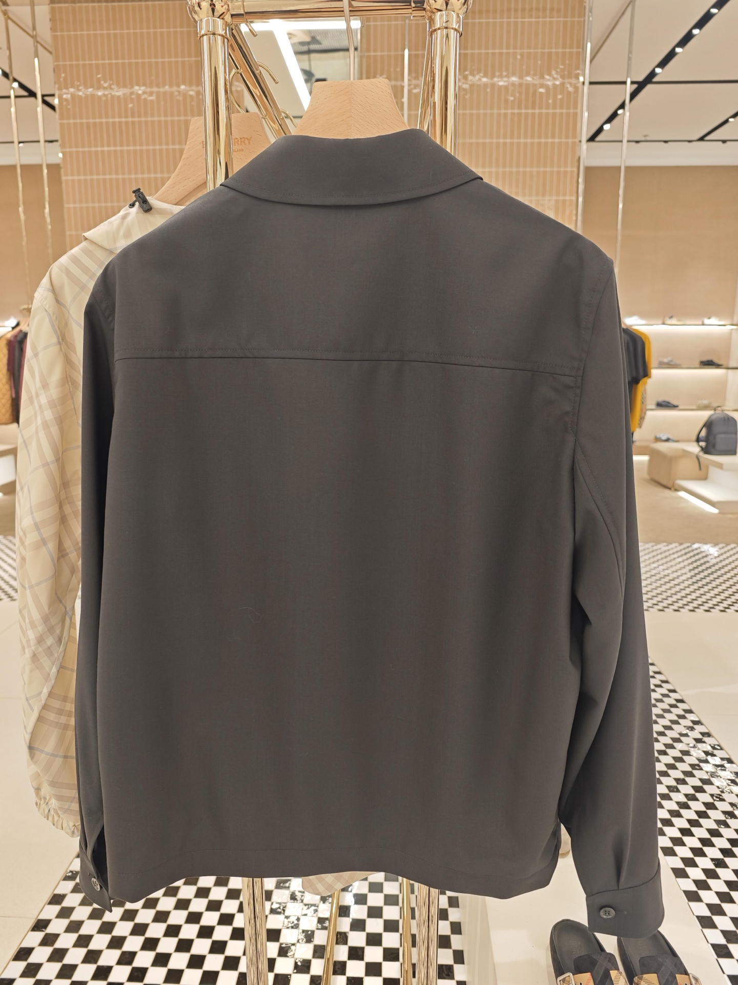 BURBERRY 26SS刺绣徽标Bloomsbury运动外套 ●正品18200购入开发 ●羊毛人棉混纺西装面料310克