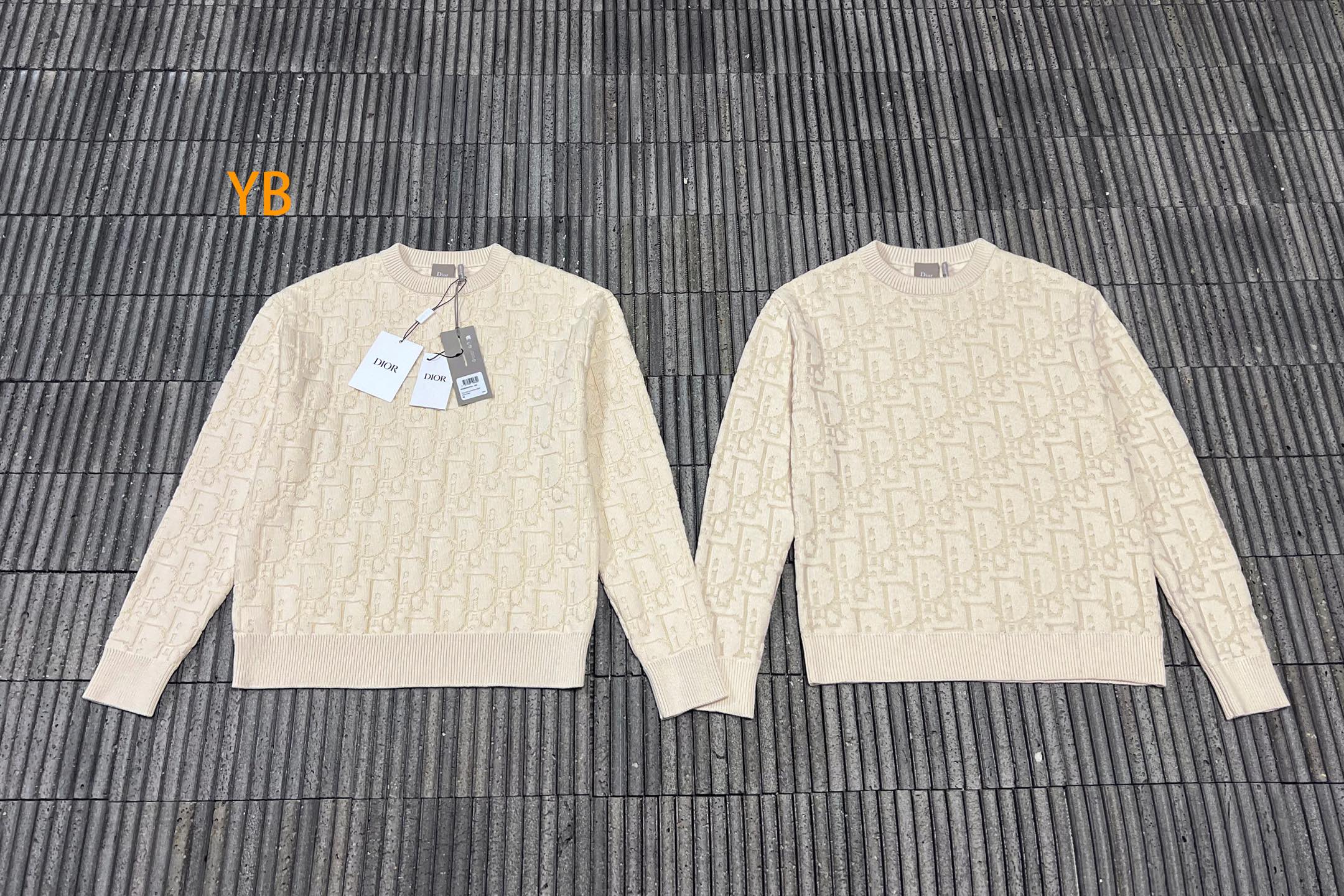 DIOR 26FW棉质混纺提花LOGO标识针织衫 ●正品17500购入开发 ●40支双股精疏棉混纺纱线 ●采用日本进口(