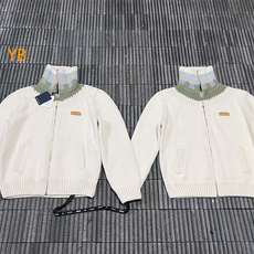 LOUIS VUITTON 26SS皮革标识嵌花运动衫毛衣 ●正品23600购入开发 ●美利奴羊毛混纺纱线 ●采用日本进 LOUIS VUITTON 26SS皮革标识嵌花运动衫毛衣 ●正品23600购入开发 ●美利奴羊毛混纺纱线 ●采用日本进