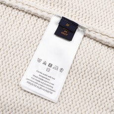 LOUIS VUITTON 26SS皮革标识嵌花运动衫毛衣 ●正品23600购入开发 ●美利奴羊毛混纺纱线 ●采用日本进 LOUIS VUITTON 26SS皮革标识嵌花运动衫毛衣 ●正品23600购入开发 ●美利奴羊毛混纺纱线 ●采用日本进