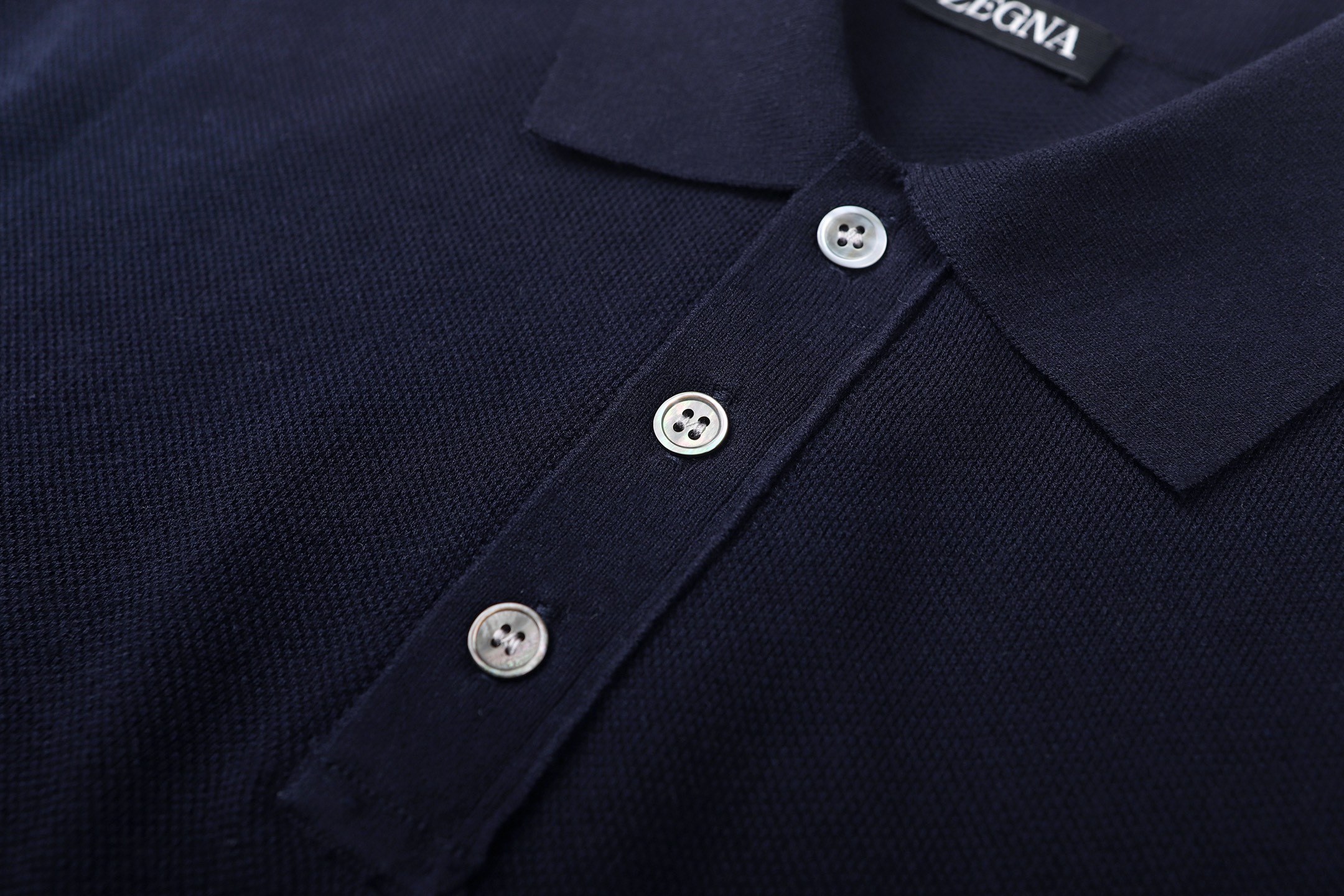 ZEGNA 刺绣标识棉质针织Polo衫 ●正品7900购入开发 ●40支棉纱羊毛混纺双股纱线 ●采用德国进口(SOTO) ZEGNA 刺绣标识棉质针织Polo衫 ●正品7900购入开发 ●40支棉纱羊毛混纺双股纱线 ●采用德国进口(SOTO)