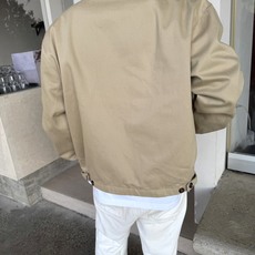 PRADA 26FW做旧丹宁短夹克牛仔外套 ●正品18300购入开发 ●100%全棉平纹针织面料170克 ●机打徽标 ● PRADA 26FW做旧丹宁短夹克牛仔外套 ●正品18300购入开发 ●100%全棉平纹针织面料170克 ●机打徽标 ●