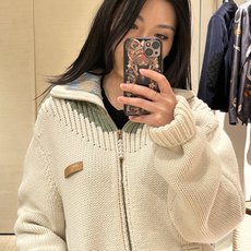 LOUIS VUITTON 26SS皮革标识嵌花运动衫毛衣 ●正品23600购入开发 ●美利奴羊毛混纺纱线 ●采用日本进 LOUIS VUITTON 26SS皮革标识嵌花运动衫毛衣 ●正品23600购入开发 ●美利奴羊毛混纺纱线 ●采用日本进