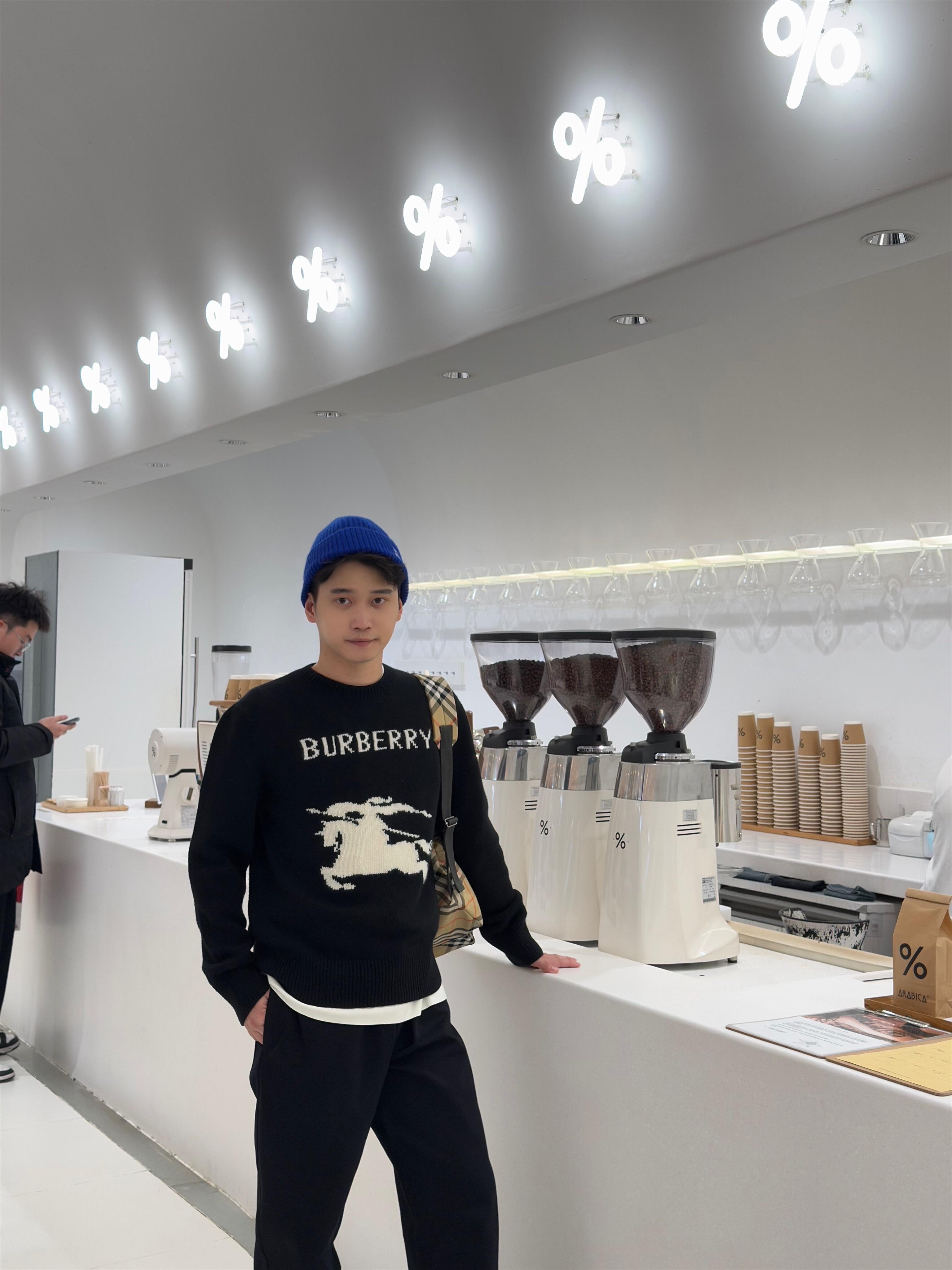 BURBERRY 24FW骑士提花Logo羊毛混纺针织衫 ●正品11275购入开发 ●羊毛澳羊绒混纺纱线 ●采用日本进口 BURBERRY 24FW骑士提花Logo羊毛混纺针织衫 ●正品11275购入开发 ●羊毛澳羊绒混纺纱线 ●采用日本进口