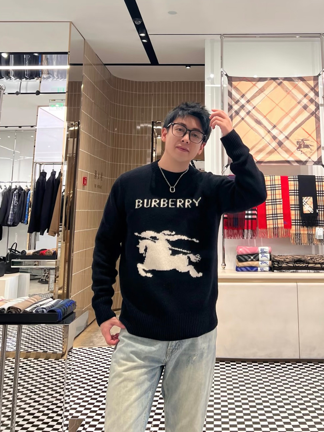 BURBERRY 24FW骑士提花Logo羊毛混纺针织衫 ●正品11275购入开发 ●羊毛澳羊绒混纺纱线 ●采用日本进口 BURBERRY 24FW骑士提花Logo羊毛混纺针织衫 ●正品11275购入开发 ●羊毛澳羊绒混纺纱线 ●采用日本进口
