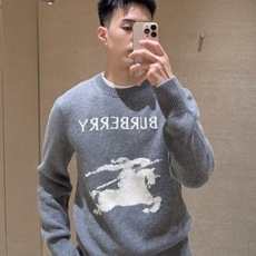 BURBERRY 24FW骑士提花Logo羊毛混纺针织衫 ●正品11275购入开发 ●羊毛澳羊绒混纺纱线 ●采用日本进口 BURBERRY 24FW骑士提花Logo羊毛混纺针织衫 ●正品11275购入开发 ●羊毛澳羊绒混纺纱线 ●采用日本进口