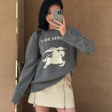 BURBERRY 24FW骑士提花Logo羊毛混纺针织衫 ●正品11275购入开发 ●羊毛澳羊绒混纺纱线 ●采用日本进口 BURBERRY 24FW骑士提花Logo羊毛混纺针织衫 ●正品11275购入开发 ●羊毛澳羊绒混纺纱线 ●采用日本进口