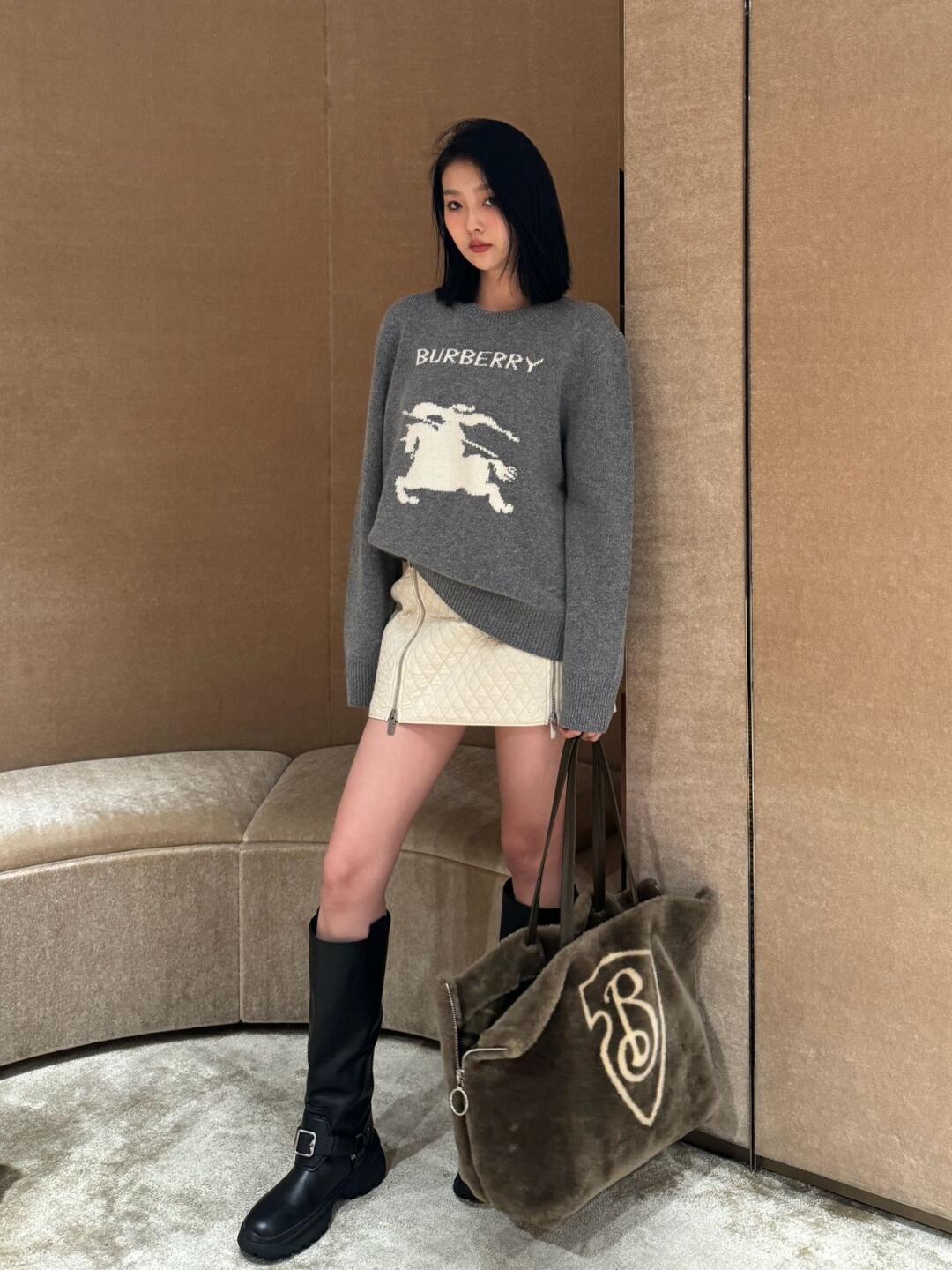 BURBERRY 24FW骑士提花Logo羊毛混纺针织衫 ●正品11275购入开发 ●羊毛澳羊绒混纺纱线 ●采用日本进口 BURBERRY 24FW骑士提花Logo羊毛混纺针织衫 ●正品11275购入开发 ●羊毛澳羊绒混纺纱线 ●采用日本进口