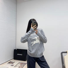 BURBERRY 24FW骑士提花Logo羊毛混纺针织衫 ●正品11275购入开发 ●羊毛澳羊绒混纺纱线 ●采用日本进口 BURBERRY 24FW骑士提花Logo羊毛混纺针织衫 ●正品11275购入开发 ●羊毛澳羊绒混纺纱线 ●采用日本进口