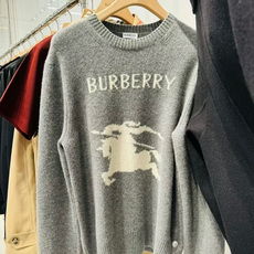 BURBERRY 24FW骑士提花Logo羊毛混纺针织衫 ●正品11275购入开发 ●羊毛澳羊绒混纺纱线 ●采用日本进口 BURBERRY 24FW骑士提花Logo羊毛混纺针织衫 ●正品11275购入开发 ●羊毛澳羊绒混纺纱线 ●采用日本进口