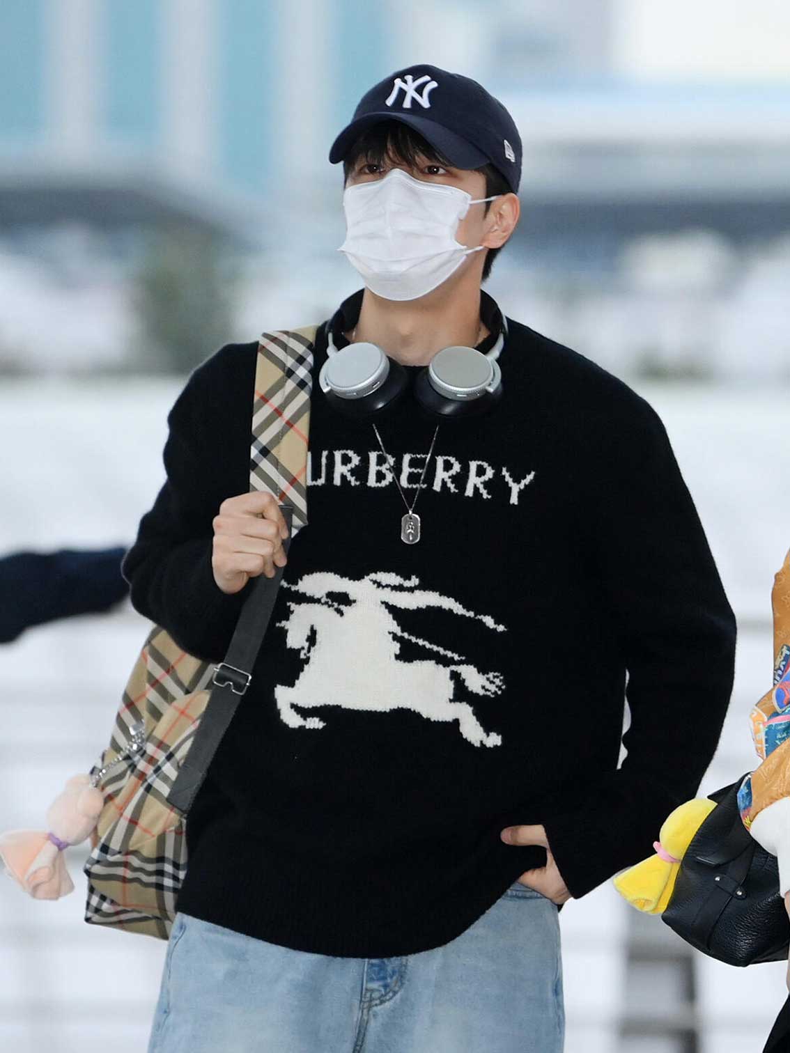 BURBERRY 24FW骑士提花Logo羊毛混纺针织衫 ●正品11275购入开发 ●羊毛澳羊绒混纺纱线 ●采用日本进口 BURBERRY 24FW骑士提花Logo羊毛混纺针织衫 ●正品11275购入开发 ●羊毛澳羊绒混纺纱线 ●采用日本进口