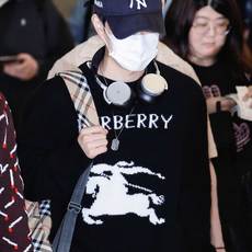 BURBERRY 24FW骑士提花Logo羊毛混纺针织衫 ●正品11275购入开发 ●羊毛澳羊绒混纺纱线 ●采用日本进口 BURBERRY 24FW骑士提花Logo羊毛混纺针织衫 ●正品11275购入开发 ●羊毛澳羊绒混纺纱线 ●采用日本进口