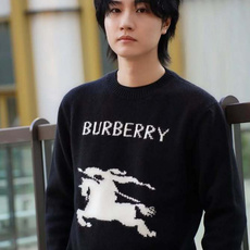 BURBERRY 24FW骑士提花Logo羊毛混纺针织衫 ●正品11275购入开发 ●羊毛澳羊绒混纺纱线 ●采用日本进口 BURBERRY 24FW骑士提花Logo羊毛混纺针织衫 ●正品11275购入开发 ●羊毛澳羊绒混纺纱线 ●采用日本进口
