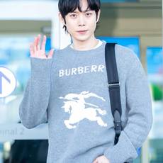 BURBERRY 24FW骑士提花Logo羊毛混纺针织衫 ●正品11275购入开发 ●羊毛澳羊绒混纺纱线 ●采用日本进口 BURBERRY 24FW骑士提花Logo羊毛混纺针织衫 ●正品11275购入开发 ●羊毛澳羊绒混纺纱线 ●采用日本进口