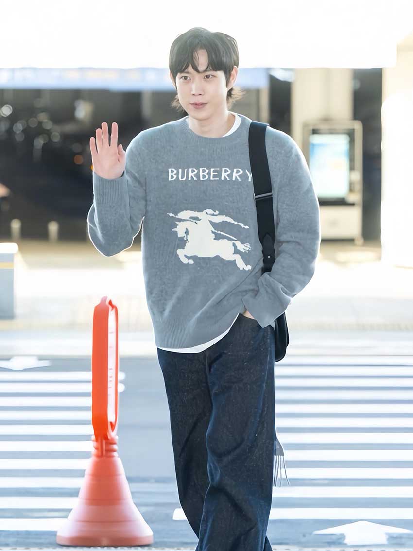 BURBERRY 24FW骑士提花Logo羊毛混纺针织衫 ●正品11275购入开发 ●羊毛澳羊绒混纺纱线 ●采用日本进口 BURBERRY 24FW骑士提花Logo羊毛混纺针织衫 ●正品11275购入开发 ●羊毛澳羊绒混纺纱线 ●采用日本进口