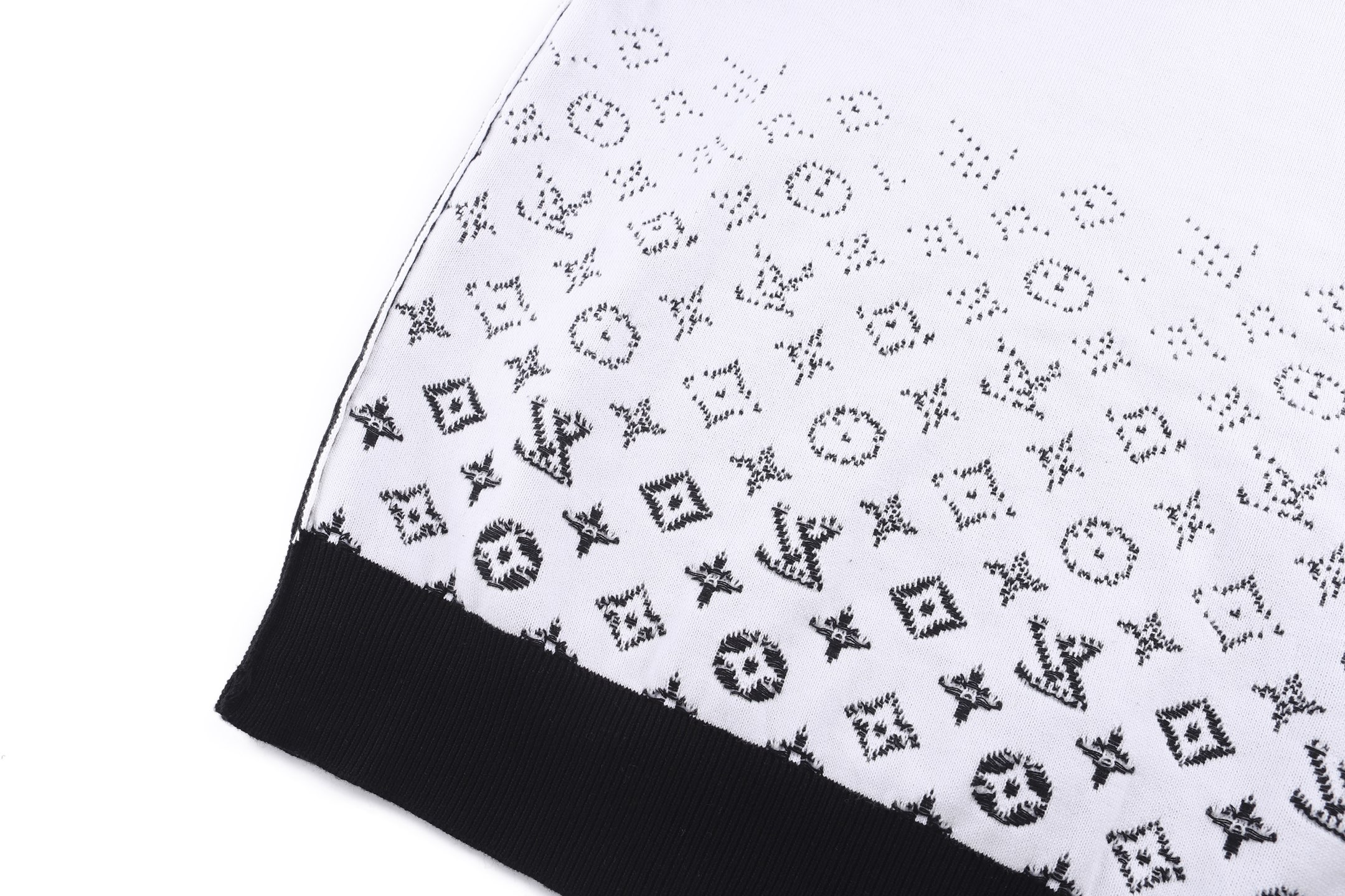 LOUIS VUITTON 23FW棉质渐变提花Logo连帽衫 ●正品13300购入开发 ●60支精梳棉双股纱线 ●采用
