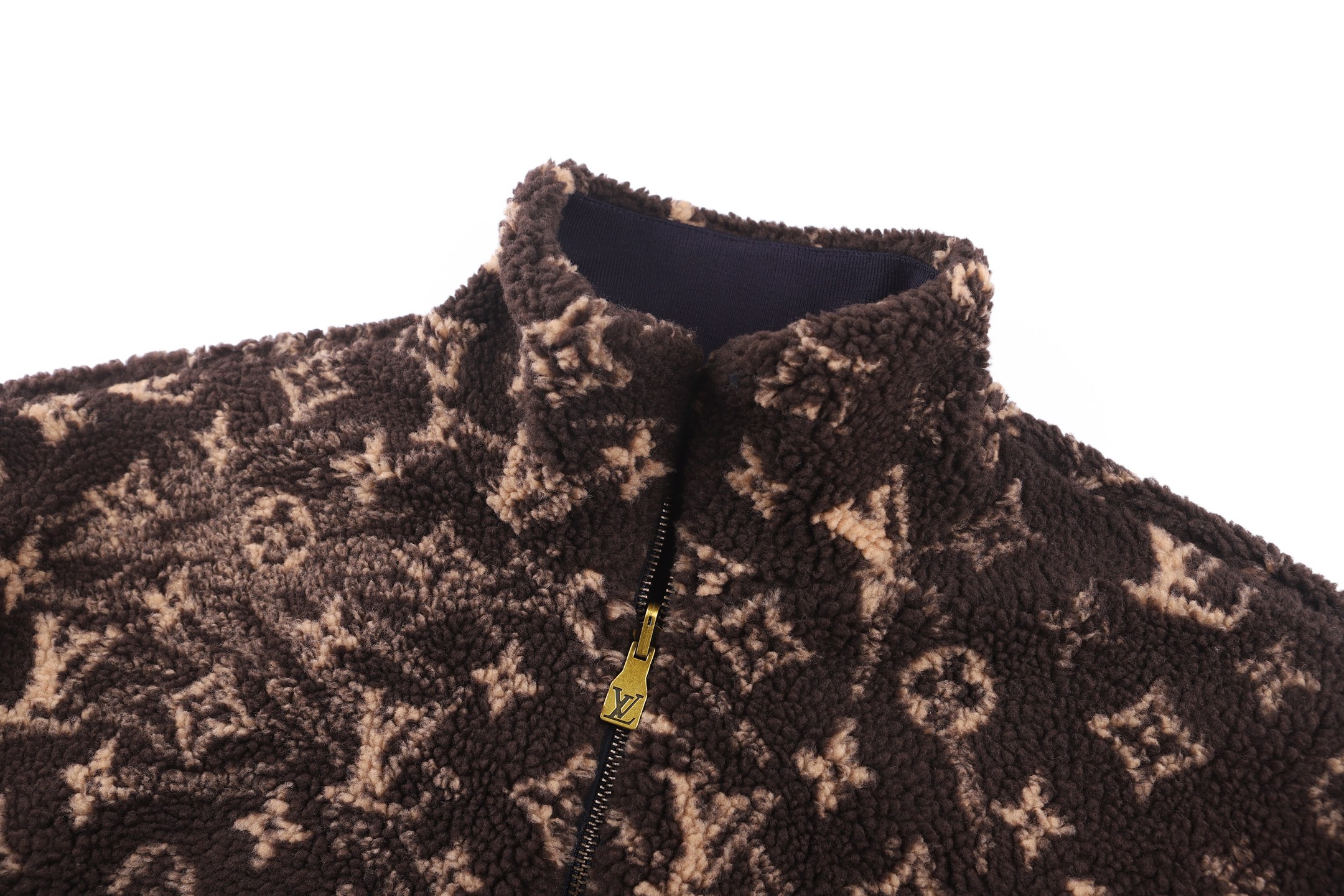 LV 26FW Monogram双面穿抓绒束腰夹克 ●正品22600购入开发 ●定制提花云感摇粒绒面料 ●定染100%腈