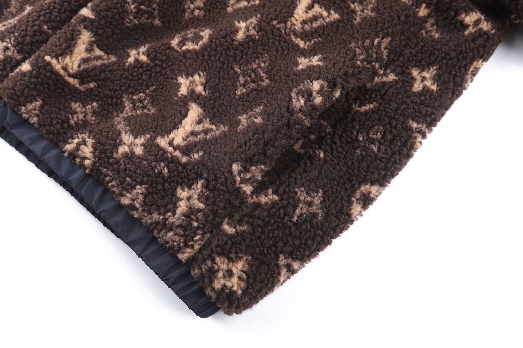 LV 26FW Monogram双面穿抓绒束腰夹克 ●正品22600购入开发 ●定制提花云感摇粒绒面料 ●定染100%腈