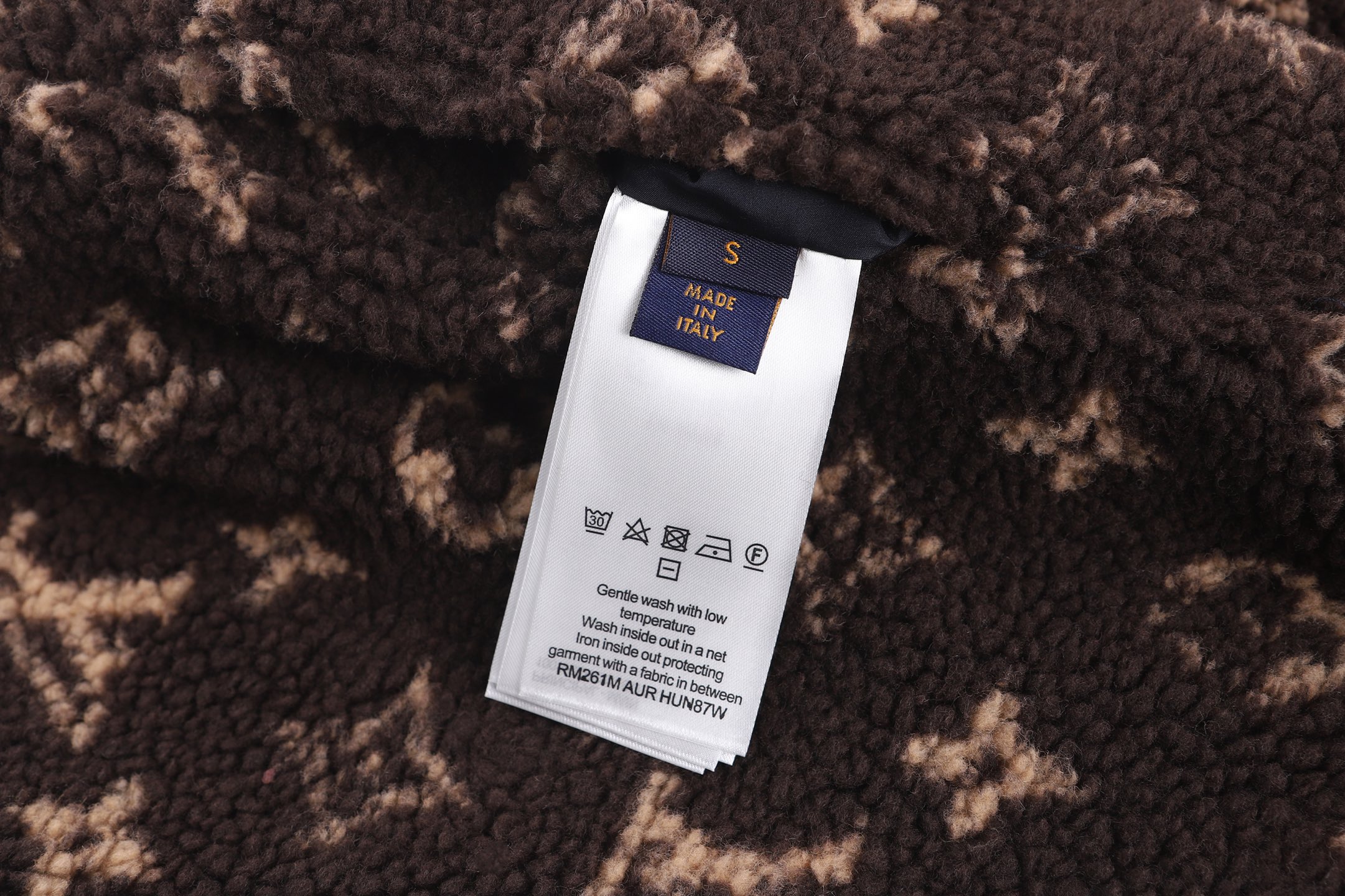 LV 26FW Monogram双面穿抓绒束腰夹克 ●正品22600购入开发 ●定制提花云感摇粒绒面料 ●定染100%腈