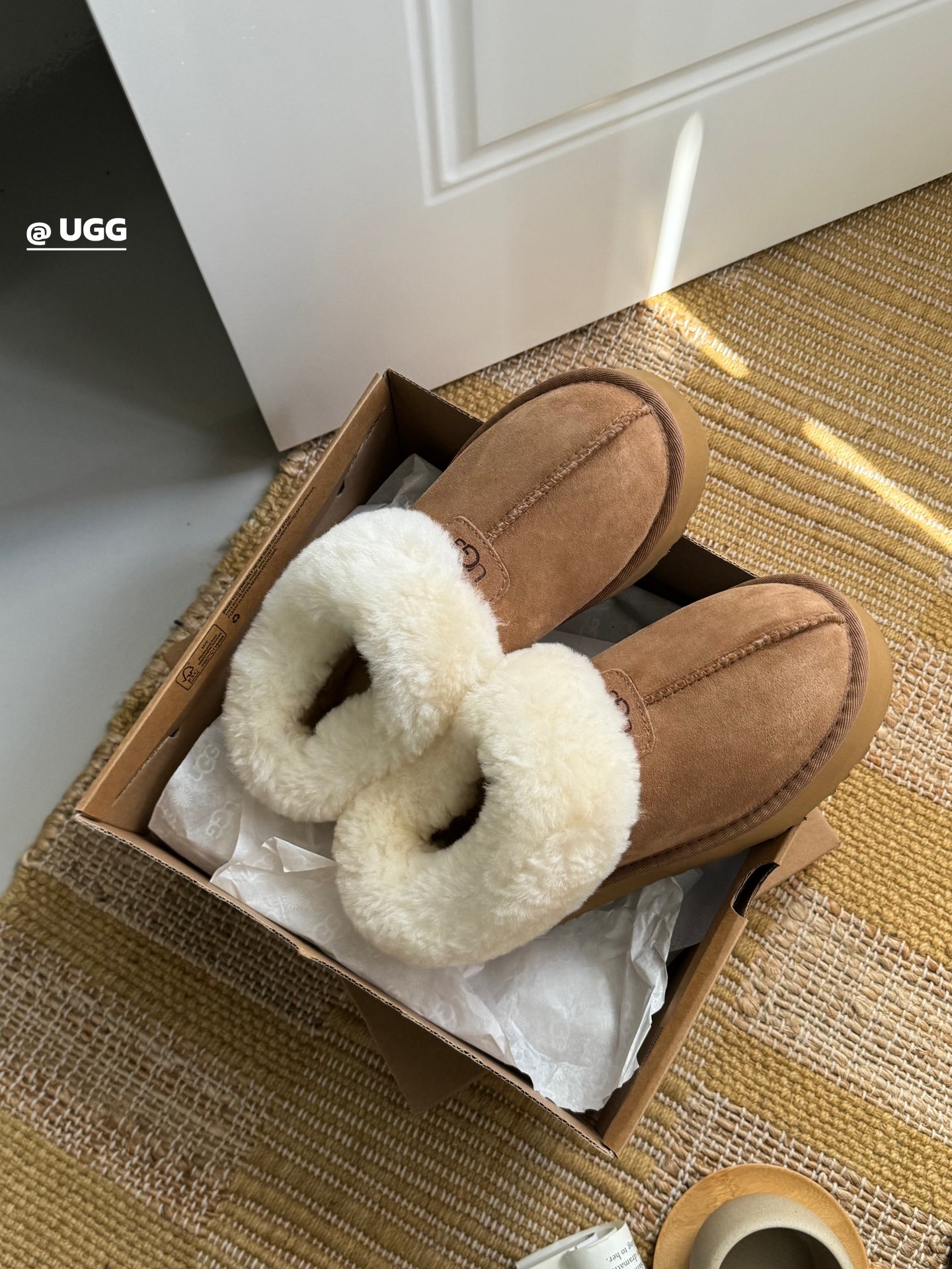 UGG3cmTazite厚底塔次特一双有秋冬氛围感的雪地靴来了〰️ 超模们的选择 极简〰️每天都要温暖又