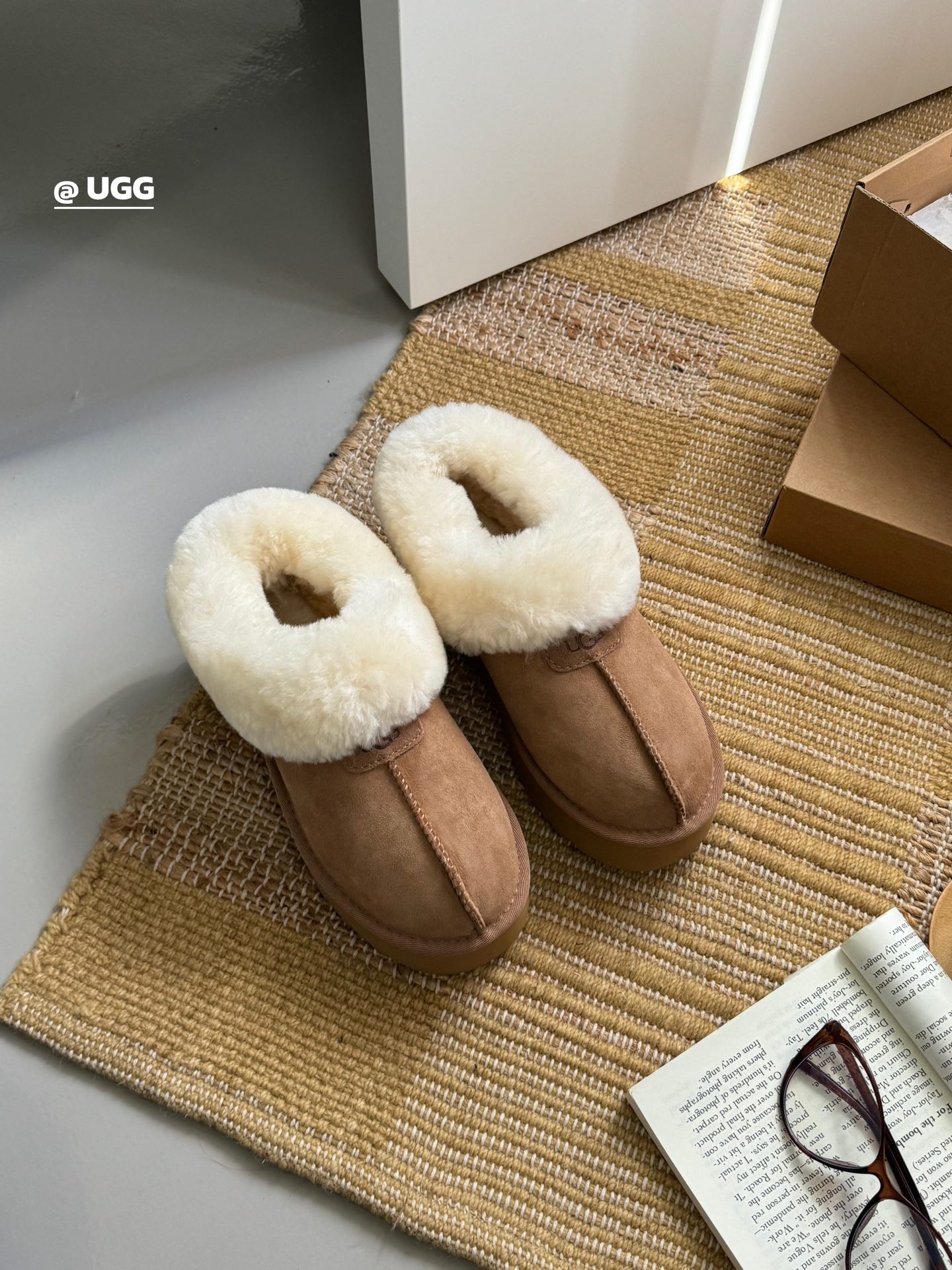 UGG3cmTazite厚底塔次特一双有秋冬氛围感的雪地靴来了〰️ 超模们的选择 极简〰️每天都要温暖又