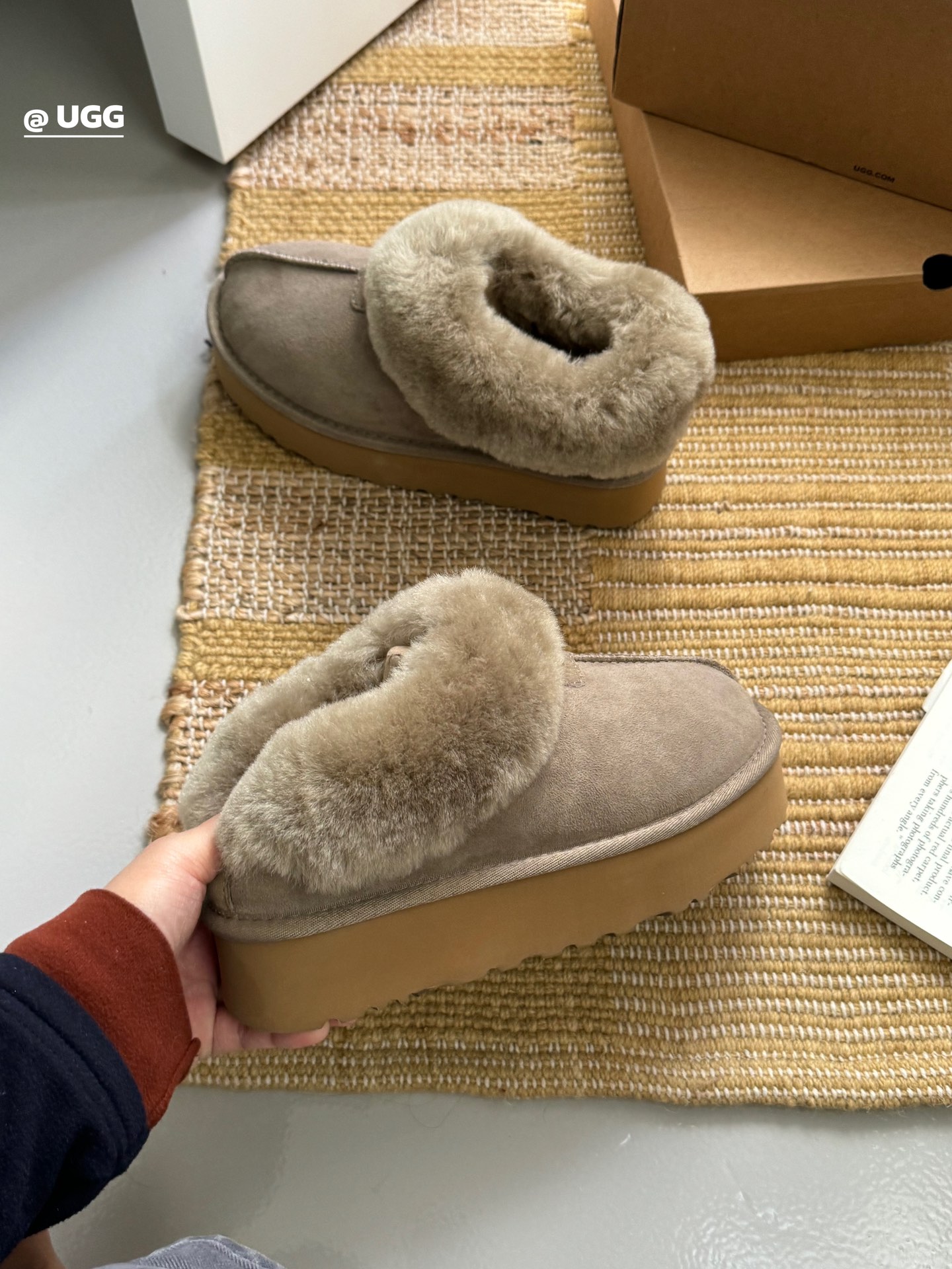 UGG3cmTazite厚底塔次特一双有秋冬氛围感的雪地靴来了〰️ 超模们的选择 极简〰️每天都要温暖又