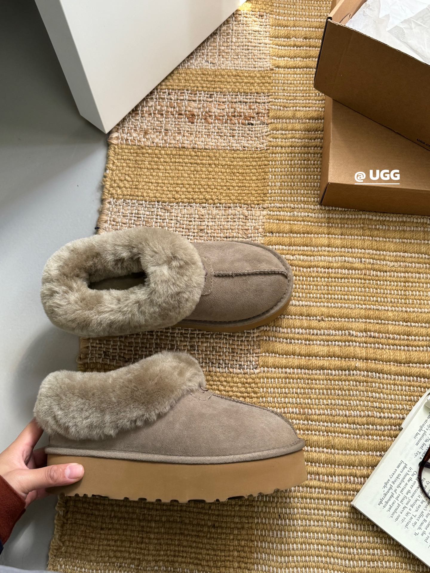 UGG3cmTazite厚底塔次特一双有秋冬氛围感的雪地靴来了〰️ 超模们的选择 极简〰️每天都要温暖又