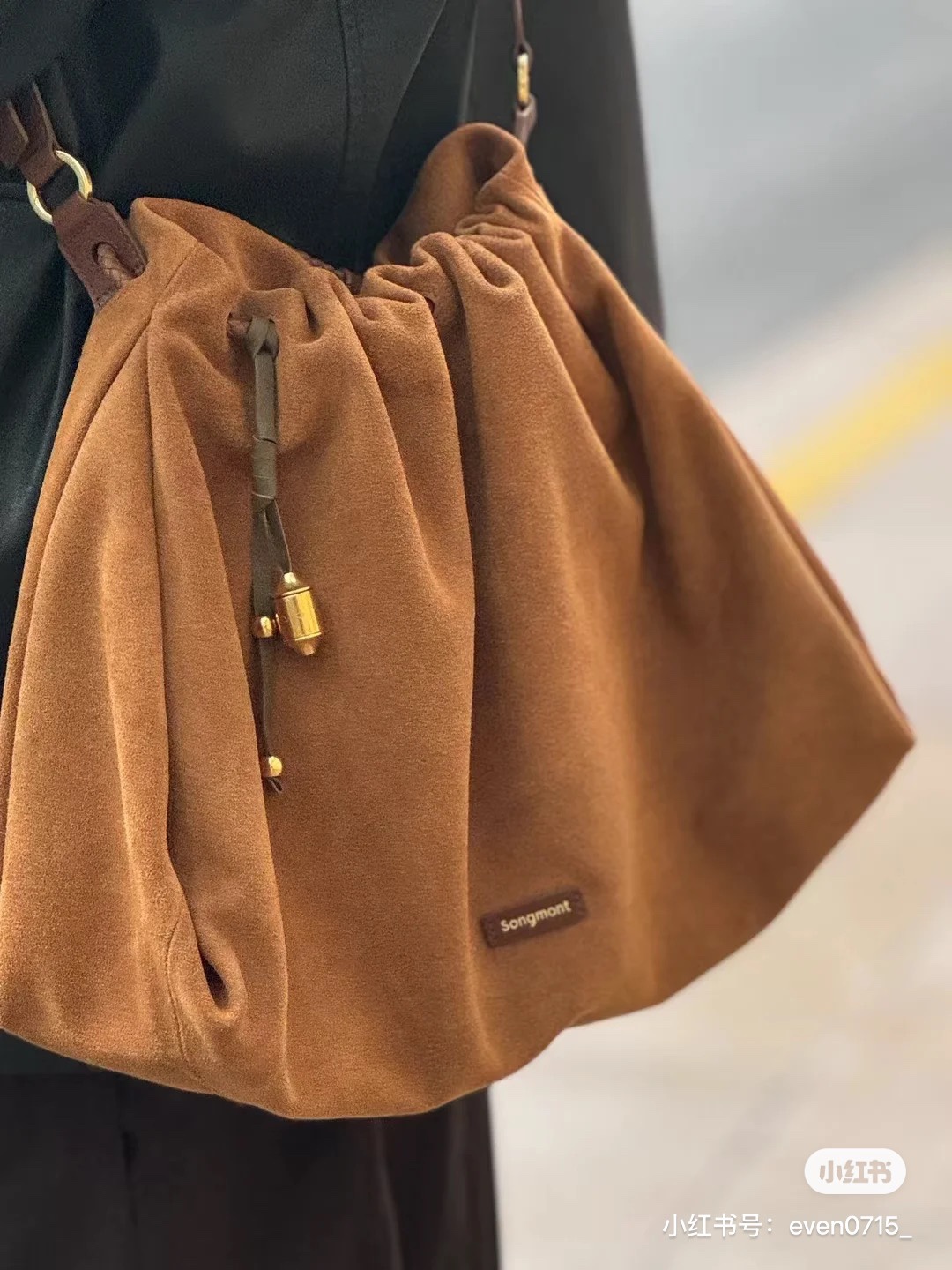 Crafted from deerskin, this hobo bag features a relaxed silhouette with - Comprehensive 4