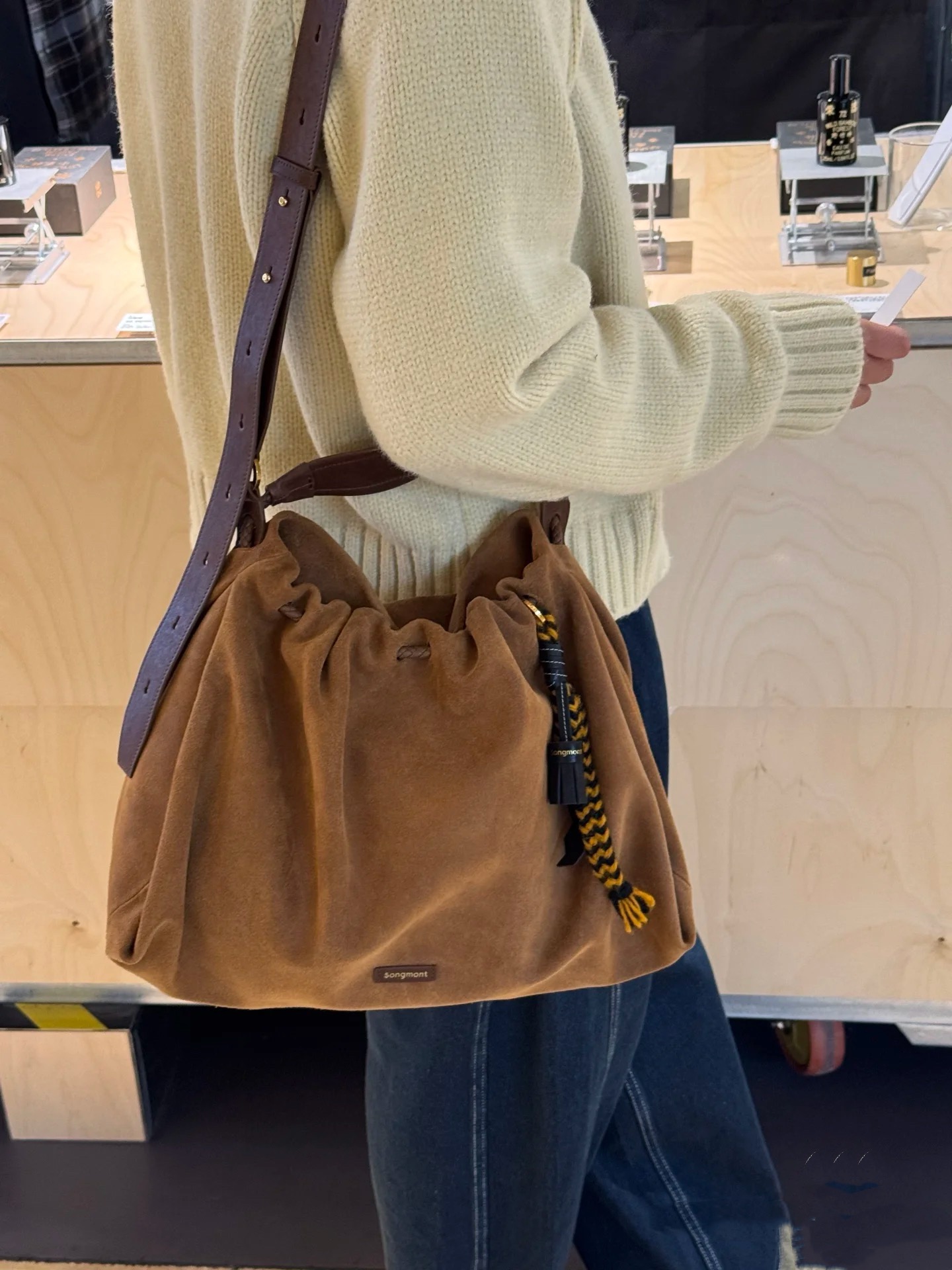 A unisex bag featuring an effortless, relaxed silhouette - Comprehensive 3