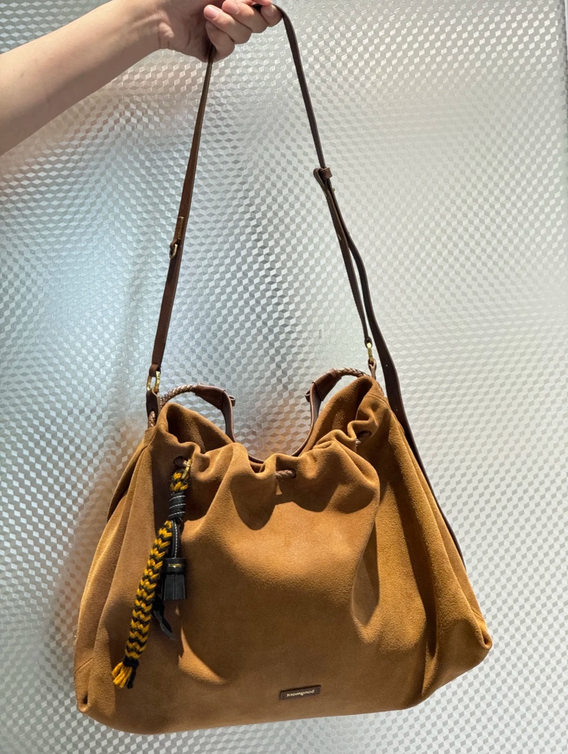 A unisex bag featuring an effortless, relaxed silhouette - Comprehensive 8