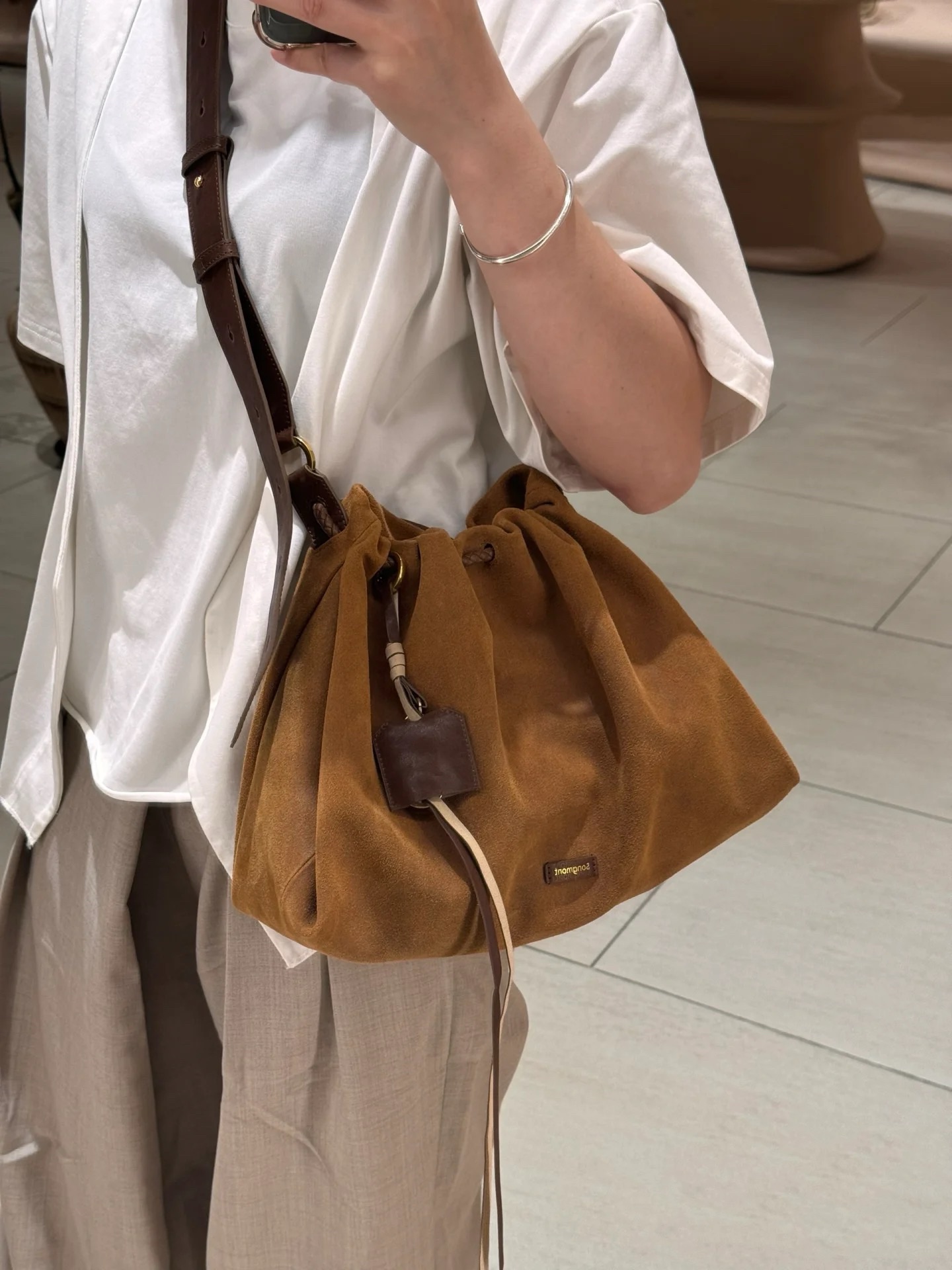 A unisex bag featuring an effortless, relaxed silhouette - Comprehensive 5