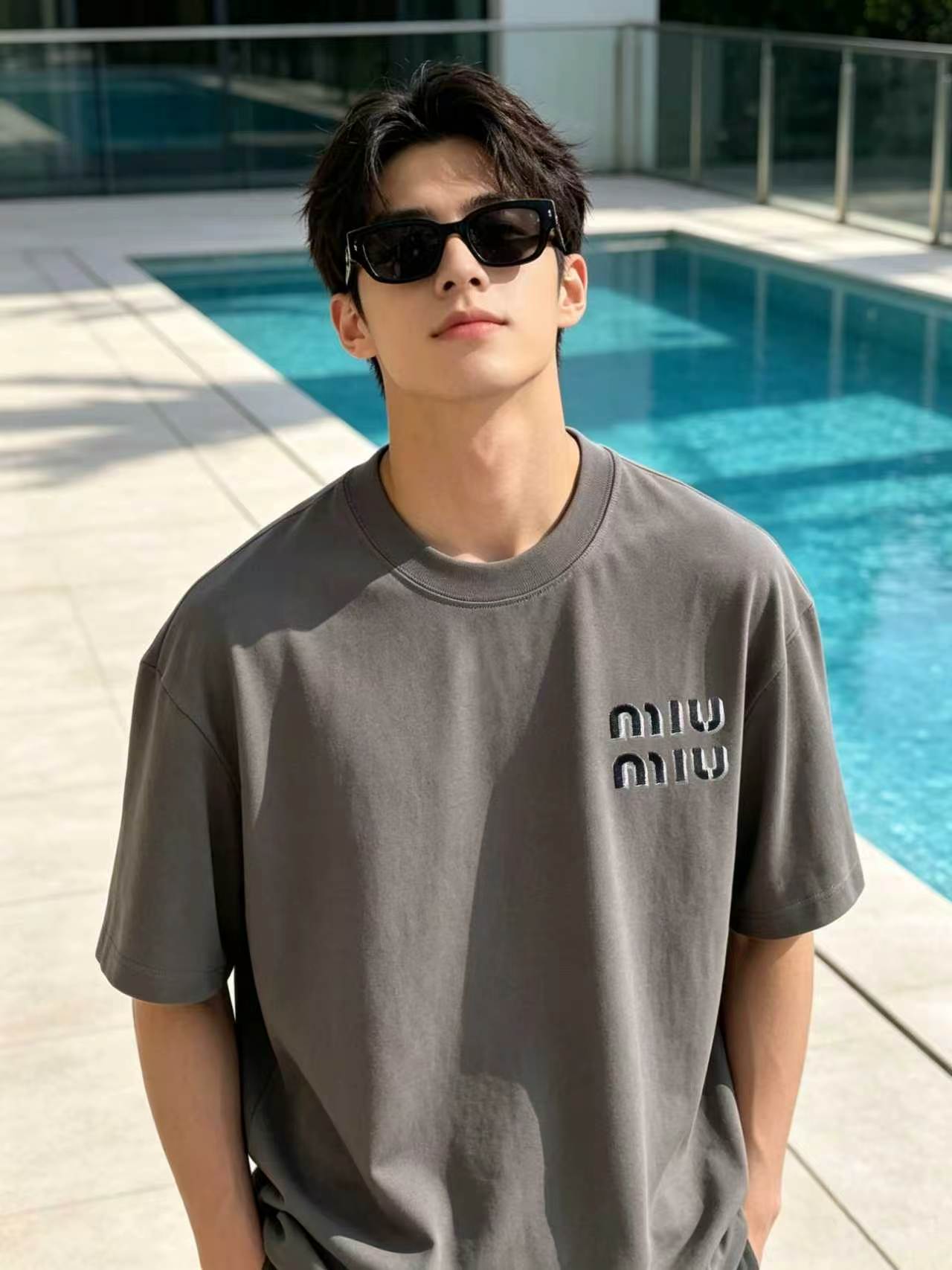 P75 miu*miu camiseta de manga corta con bordado en blanco y negro, nueva temporada primavera/verano, tela de …