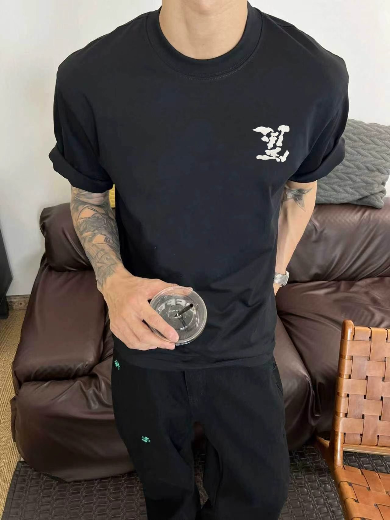 P75 1v/Louis logo bordado estilo graffiti con tinta, modelo nuevo de primavera y verano, tejido de algodón puro de mang…