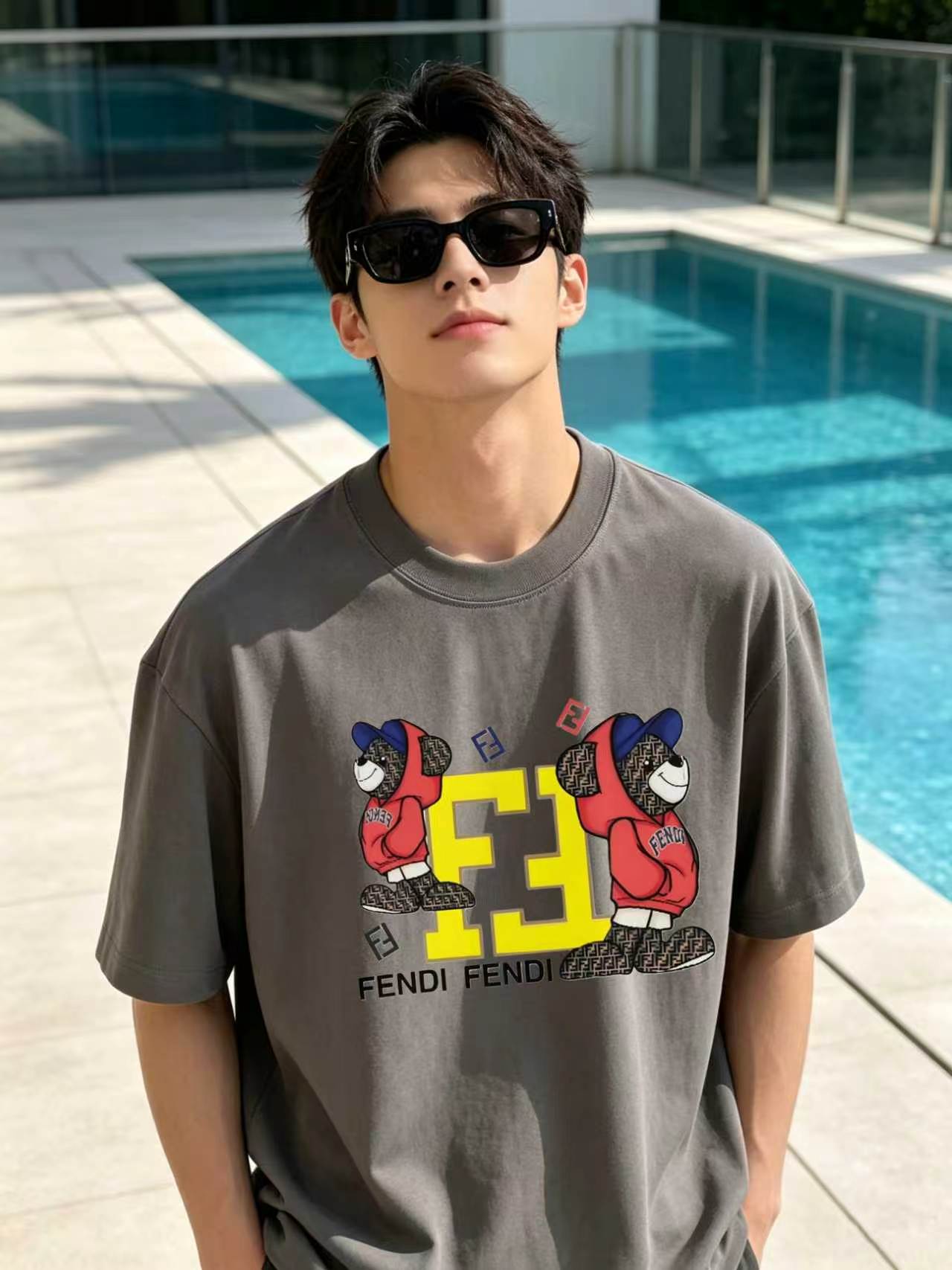 P85 Fend/Fendi* Doble F con oso de dibujos animados y botones decorativos estampados, nueva temporada primavera/verano,…