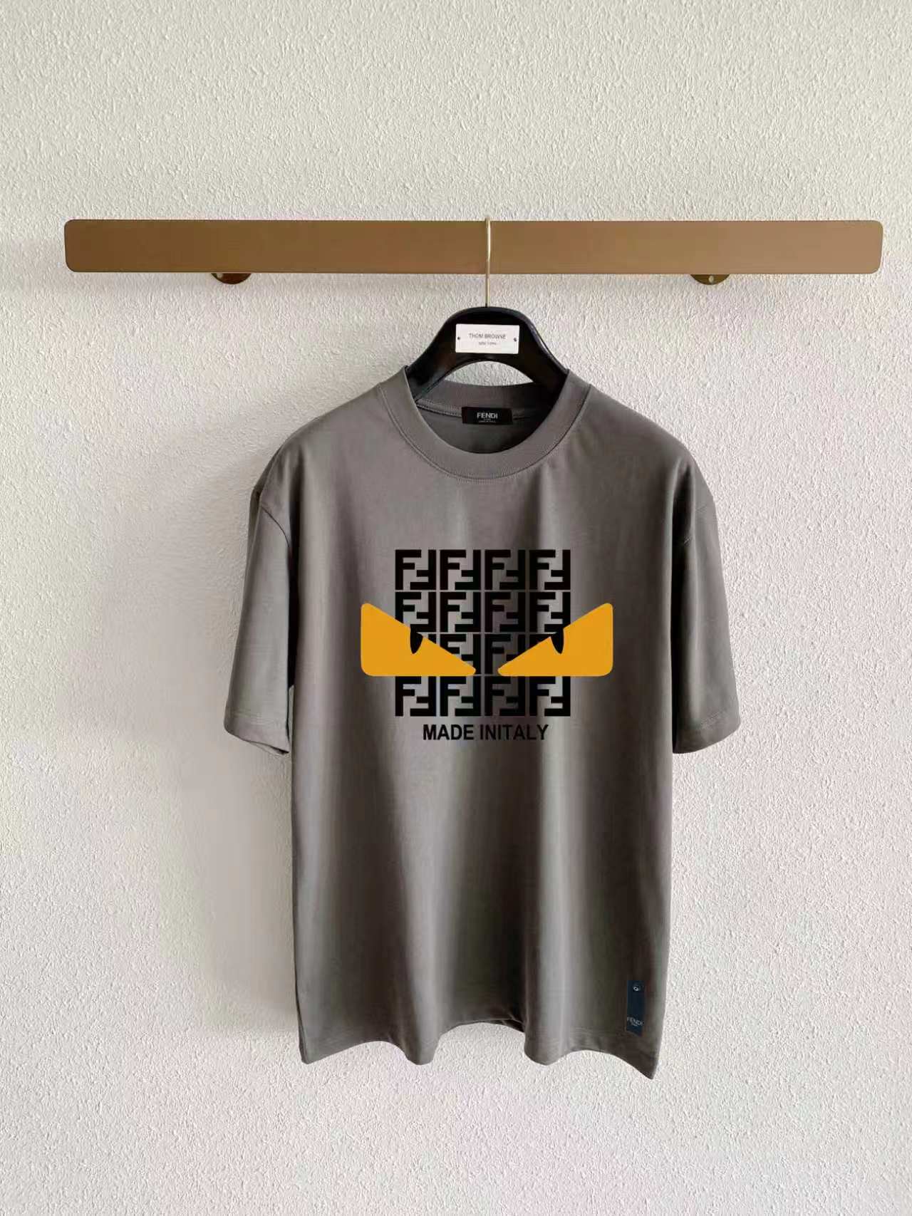 P85 Fend/Fendi*Di Doble F estampado clásico con ojos de demonio. Nuevo para primavera/verano. Camiseta de algodón puro …