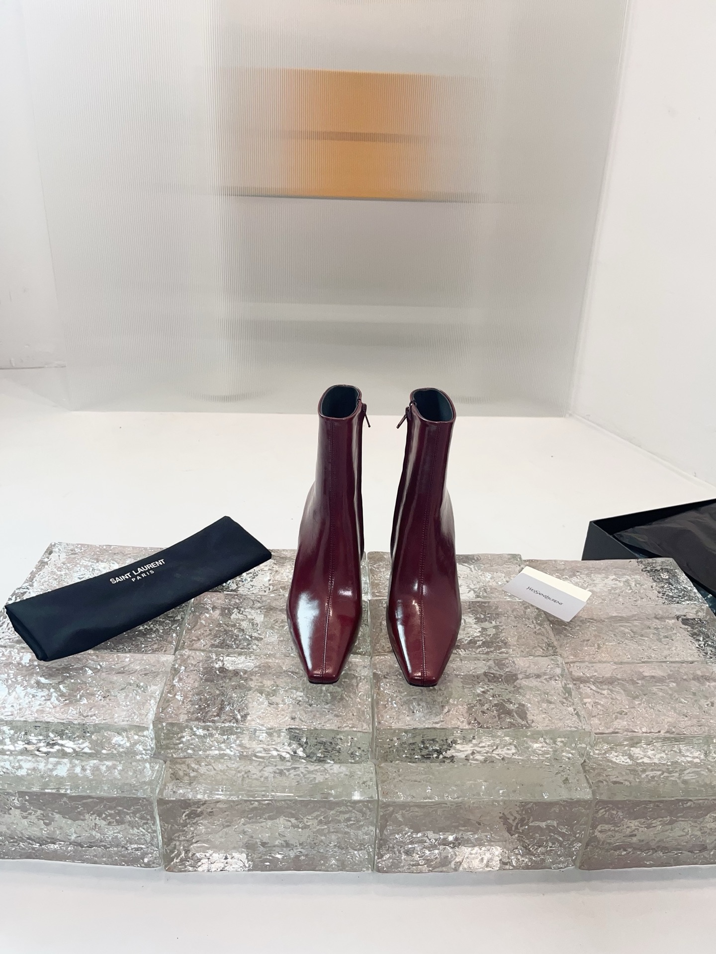 NO:558856,Saint Laurent high-heeled boots, the design highlight of YSL's boots is its unique round-toe shoe, which has a strong visual impact and brings you more charm. [Material] Upper cowhide Original lining Original outsole Original outsole Heel height: 7 Size 35-39 Other sizes are customized, boots, saint laurent, saint laurent, boots, cowhide19860909圣罗兰高跟长靴,YSL这款靴子的设计亮点在于其独特圆头鞋,强烈的视觉冲击力为您带来更多魅力气场.【材质】 鞋面牛皮 内里原版内里 大底原版大底 跟高 : 7 码数35-39 其他码数定做,靴子,saint laurent,saint laurent,boots,cowhide,Women's Shoes