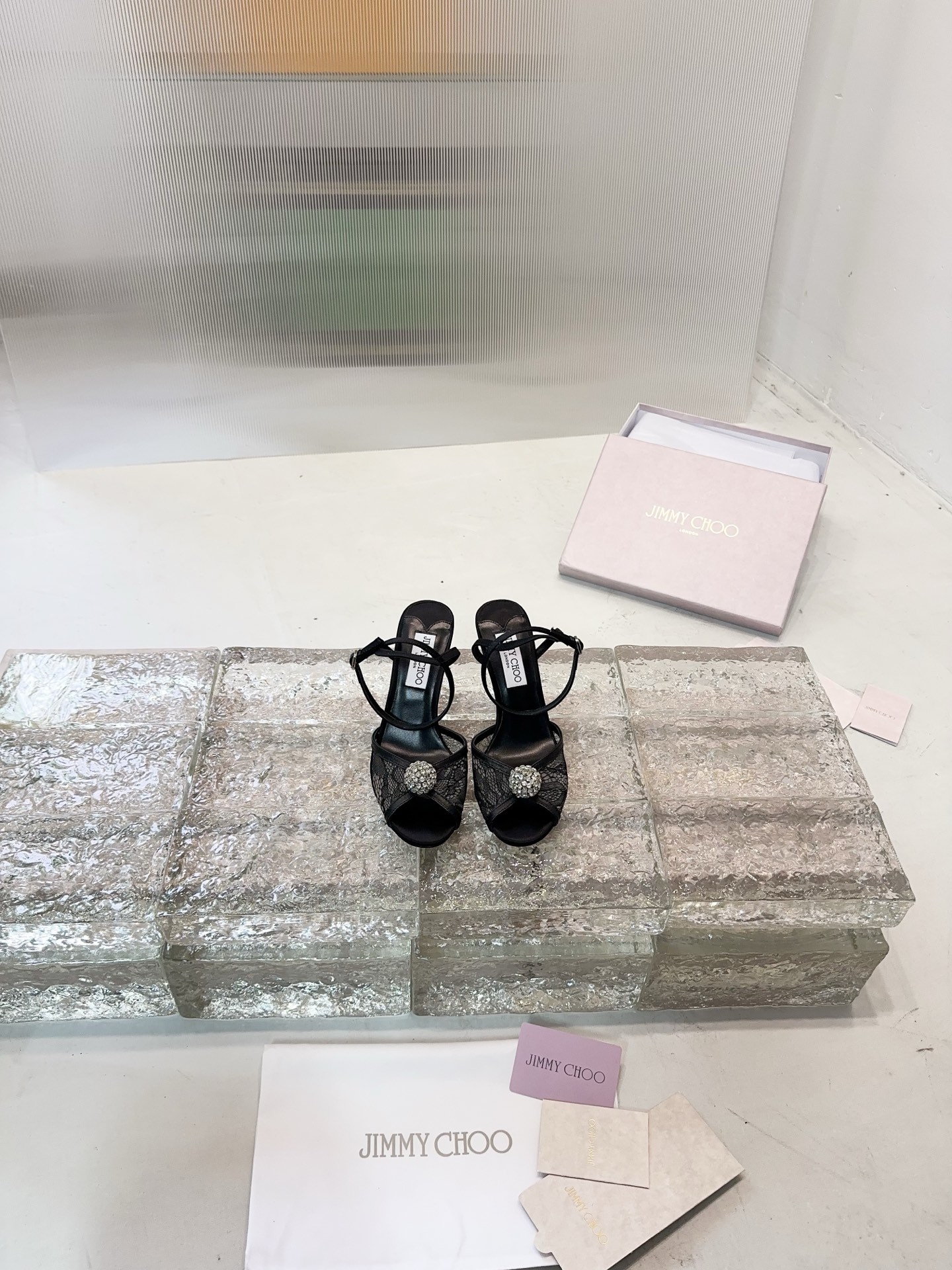 JIMMY CHOO Escarpins Sandales à talons Sandales à brides ouvertes à l'arrière Chaussures à bout pointu et décolleté Brides en cristal + cuir de mouton importé Cuir de mouton grainé et cristal