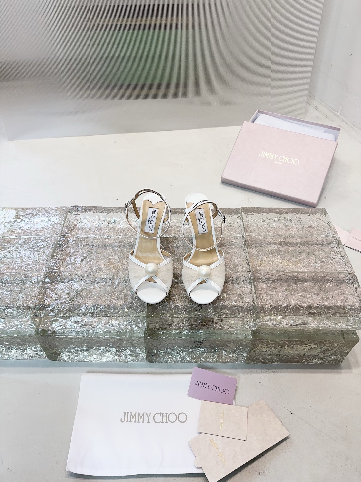JIMMY CHOO Escarpins Sandales à talons Sandales à brides ouvertes à l'arrière Chaussures à bout pointu et décolleté Brides en cristal + cuir de mouton importé Cuir de mouton grainé et cristal